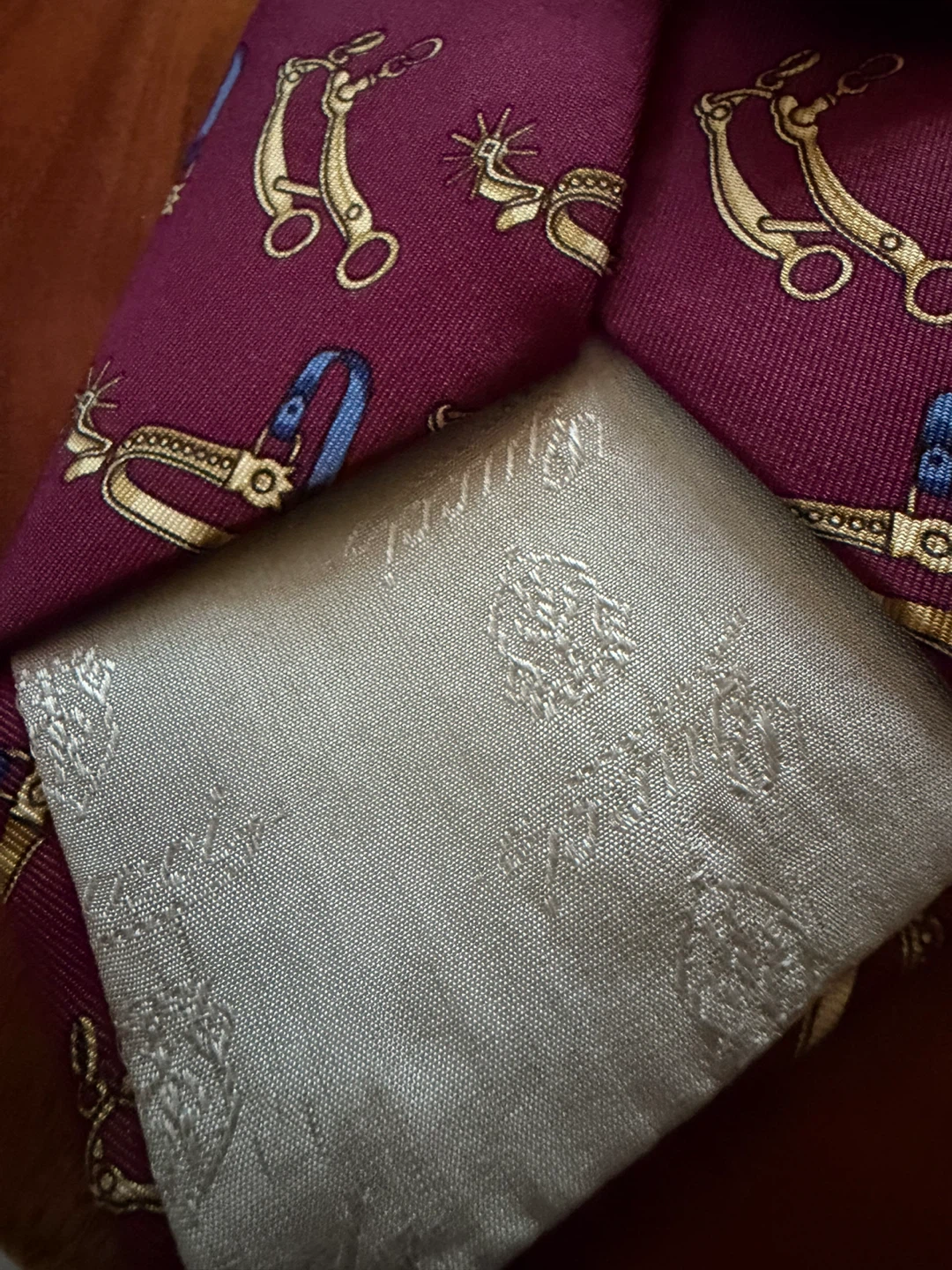 Gucci Burgundy Horse Bit Print Silk Tie - photo 4