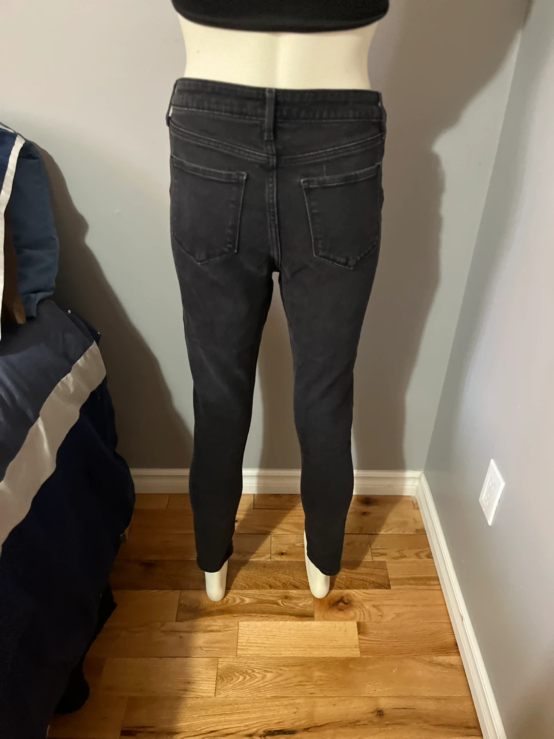 Size 8 Old Navy Black High-Waisted Super Skinny Jeans - photo 4