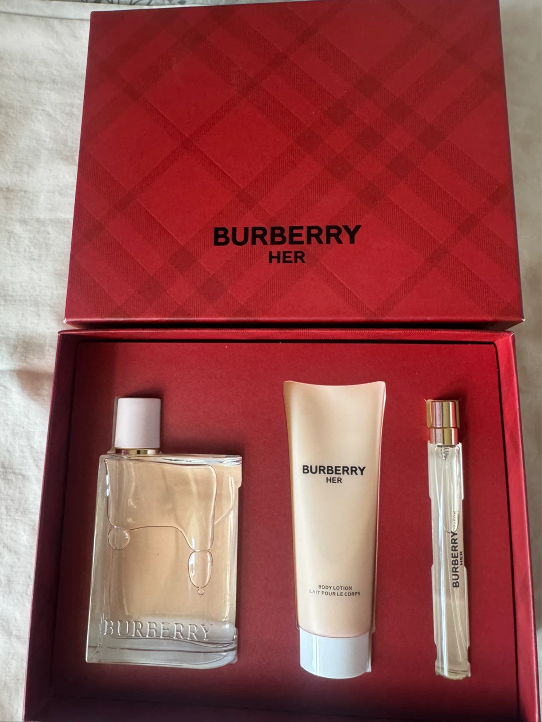 Burberry Her Perfume and Body Lotion Gift Set - photo 2
