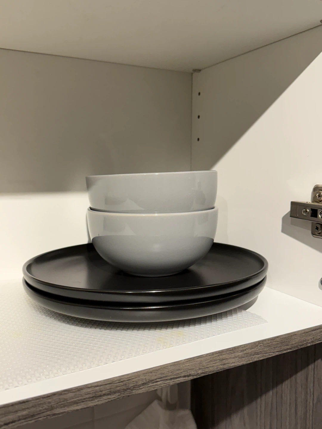 Minimalist Black & Grey Dinnerware Set(2 Plates,2 Bowls)