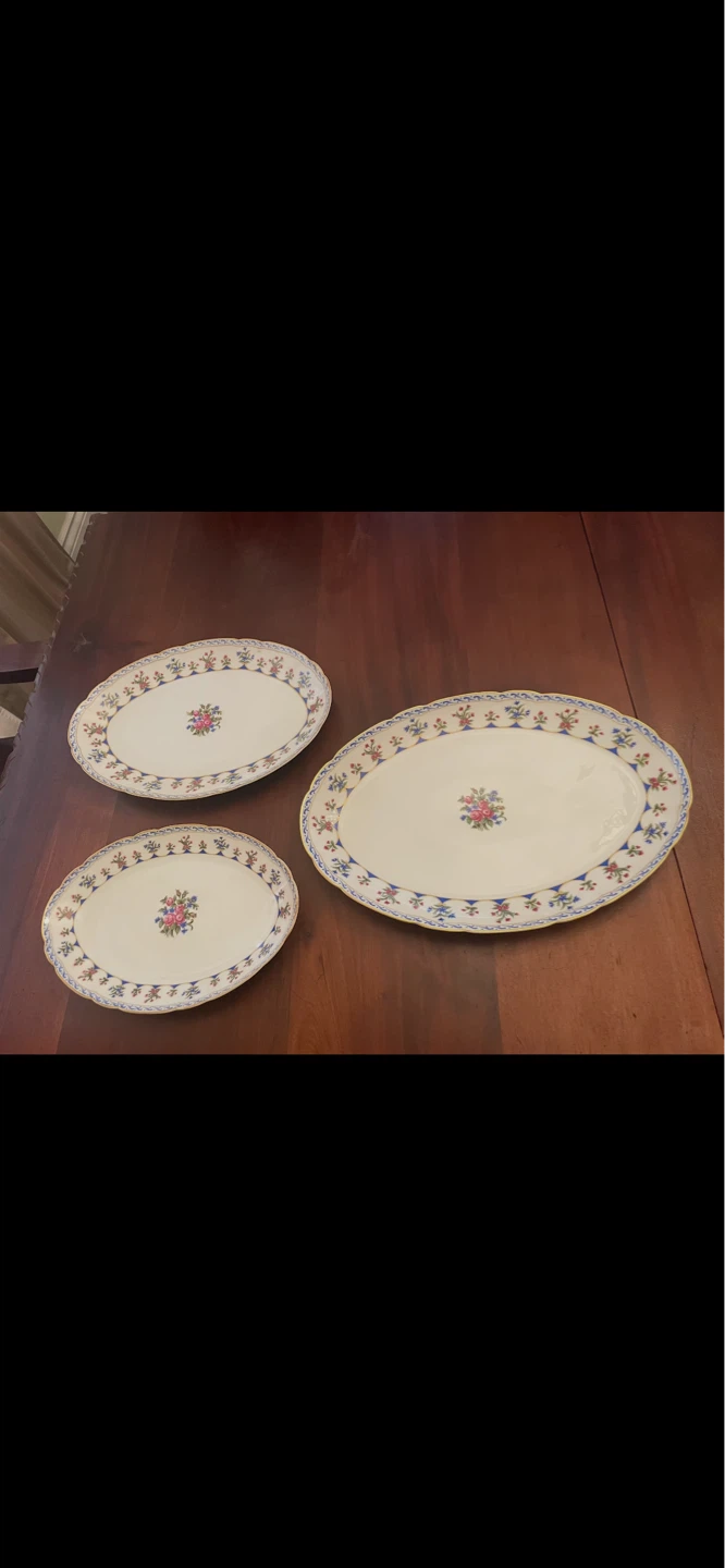 Bernardaud Limoges Chateaubriand Blue 100‑piece set.