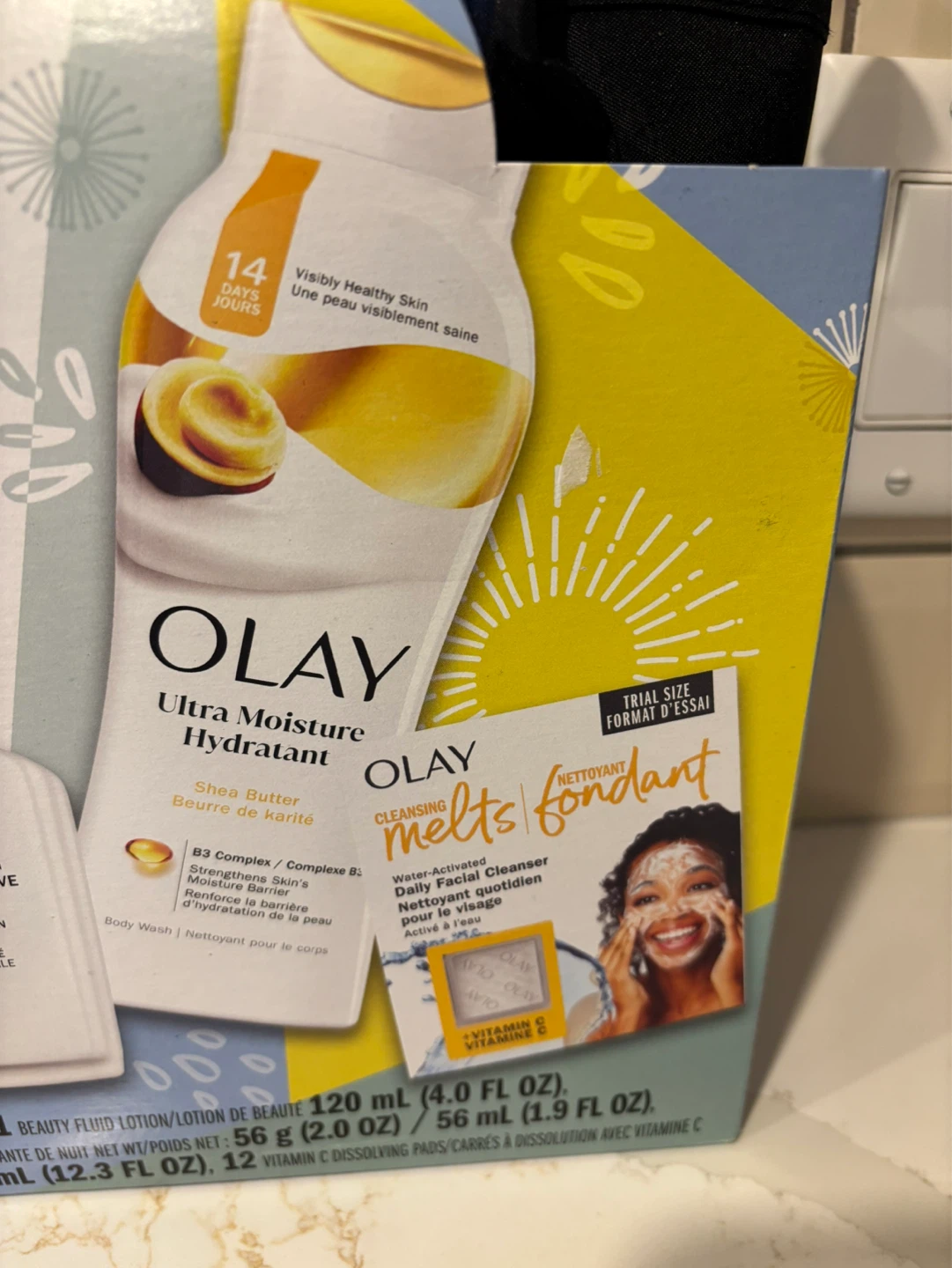 Olay Hello Hydration 4-Piece Skin Care Set with Bag - photo 3