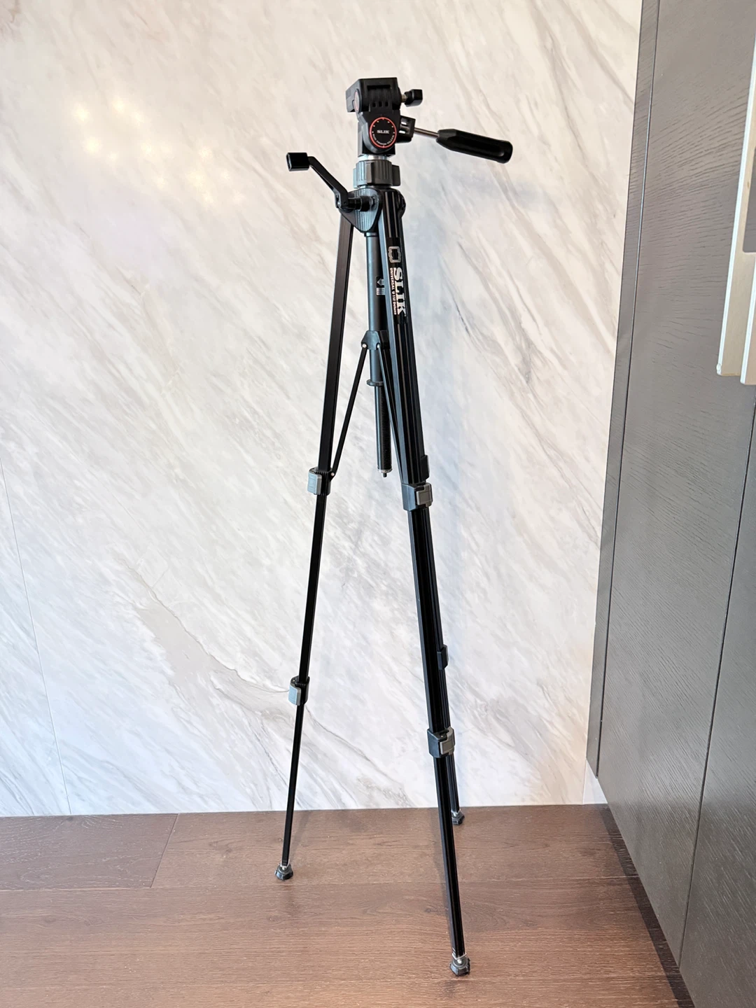 SLIK Professional Tripod - photo 4