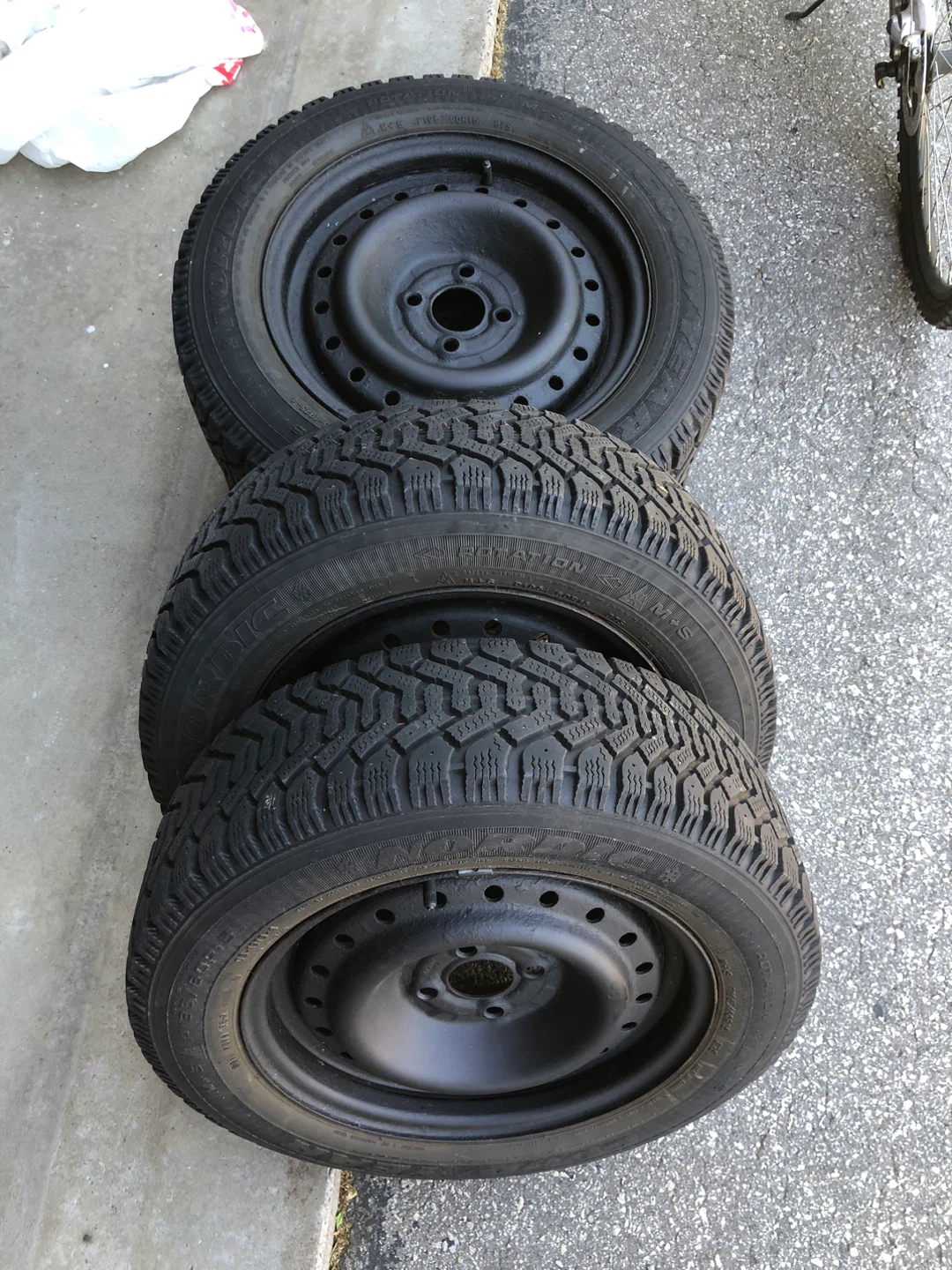 Goodyear Nordic Winter Tires P195/60R15 - photo 5