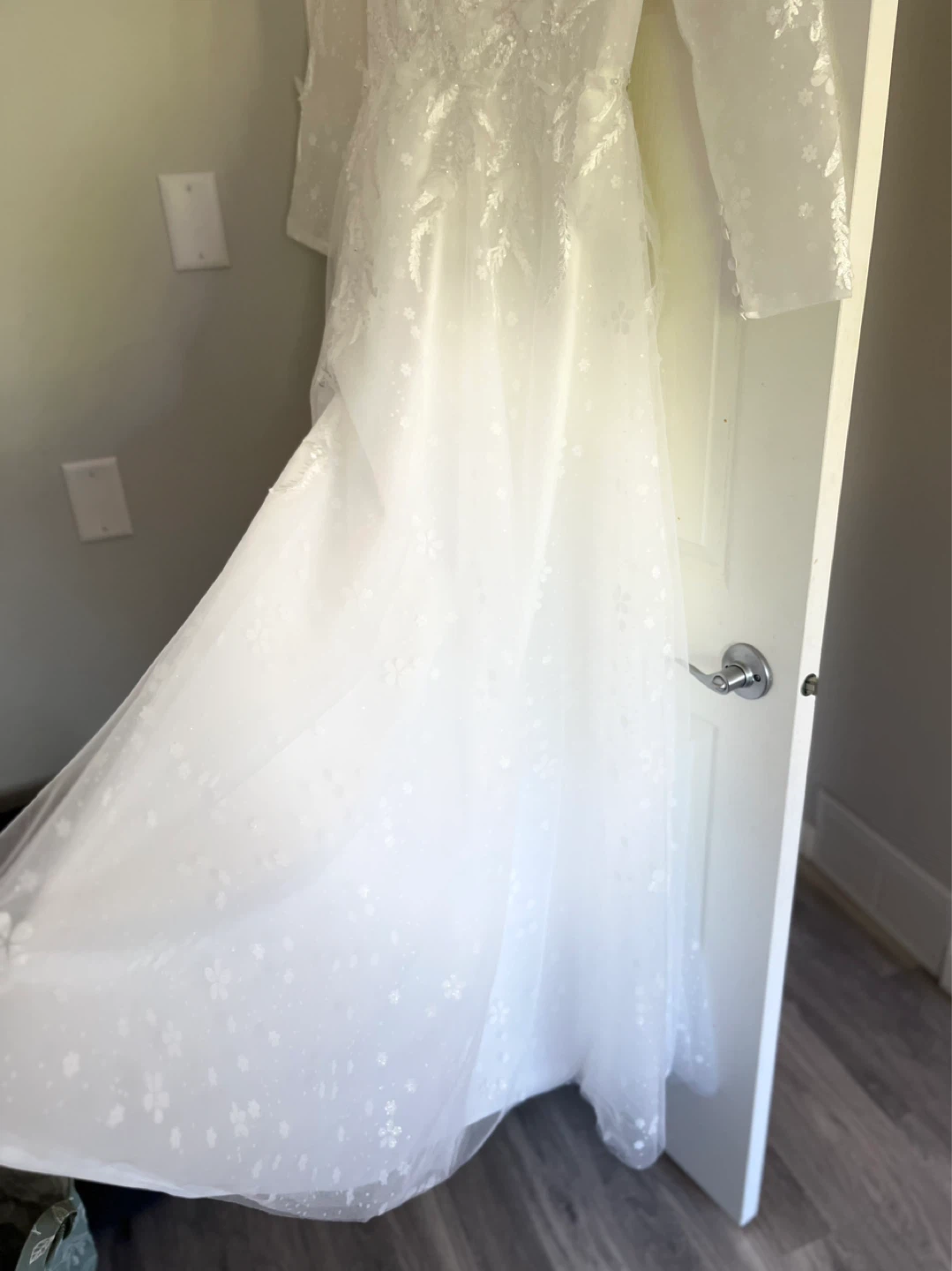 White Embellished Wedding Dress - photo 5