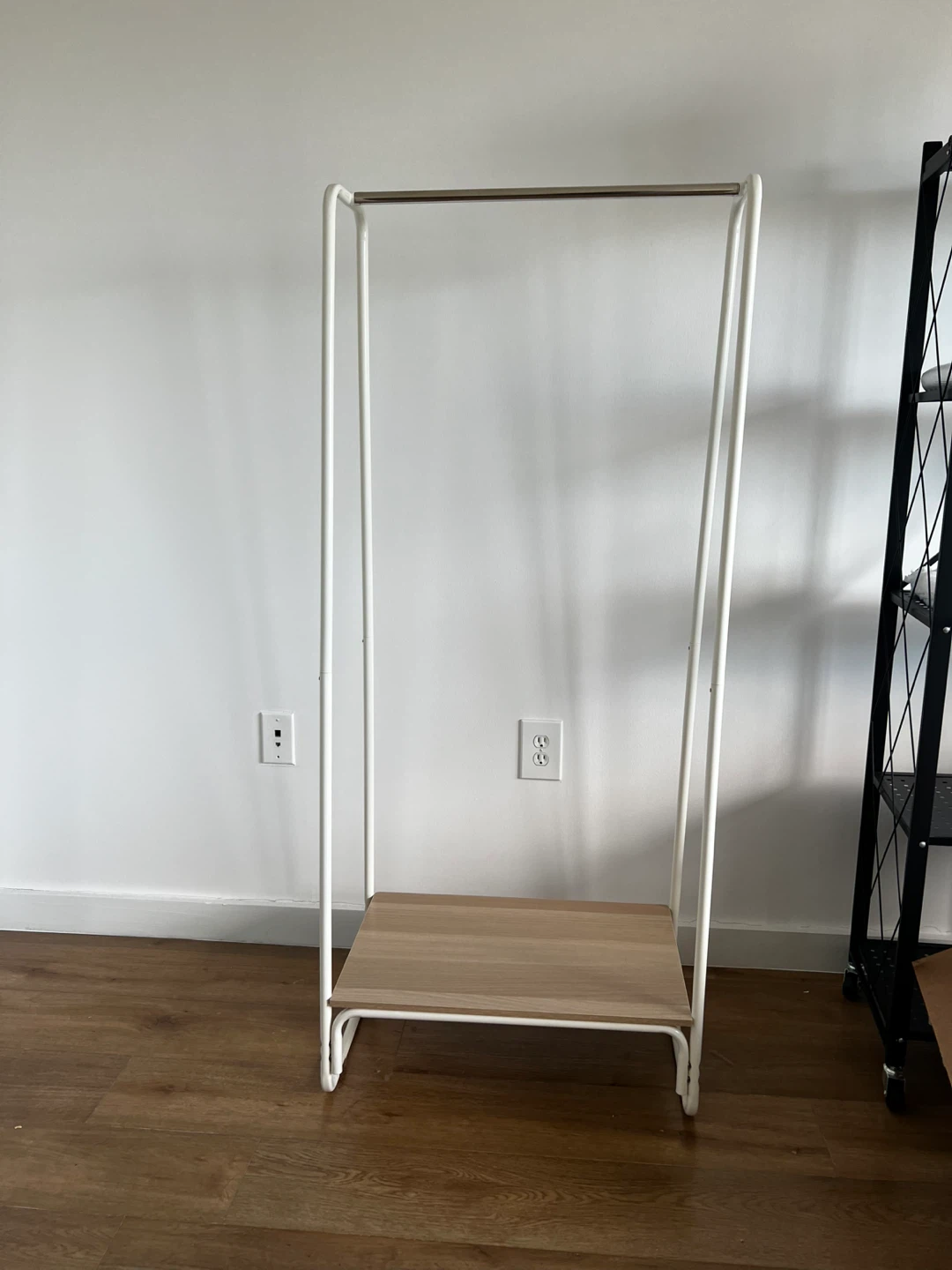 Minimalist Clothing Rack – Excellent Condition
