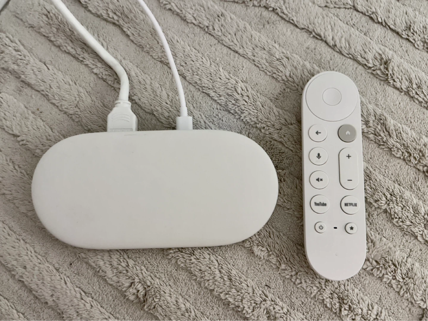 Google Chromecast with Google TV + Voice Remote + hdmi