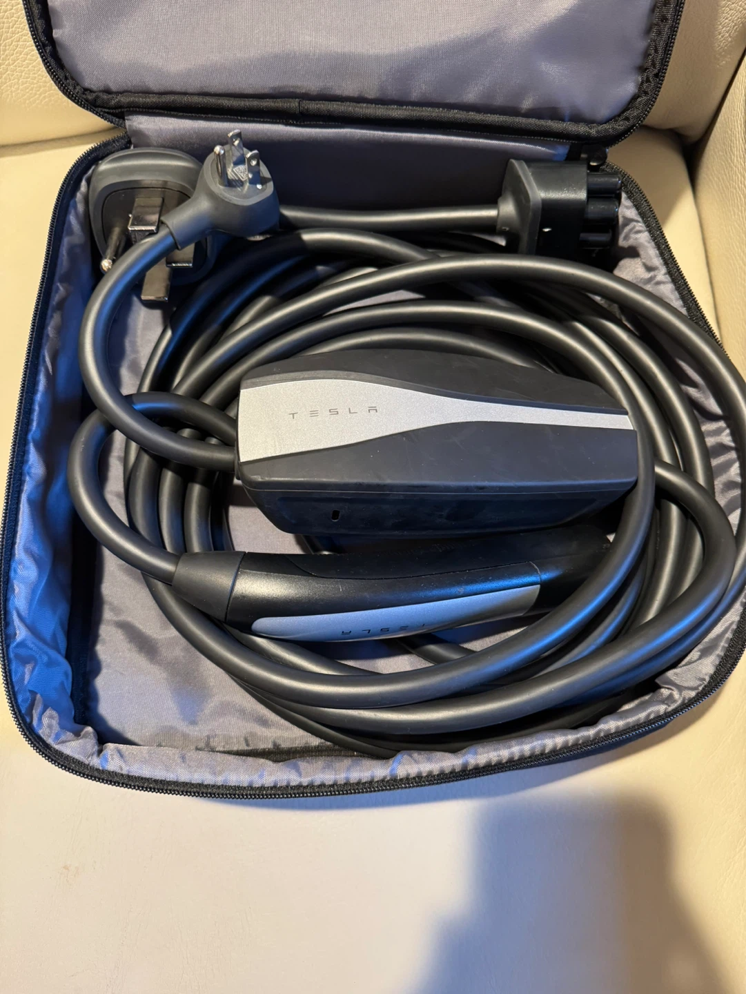 Tesla Mobile Charger Gen2 - photo 3