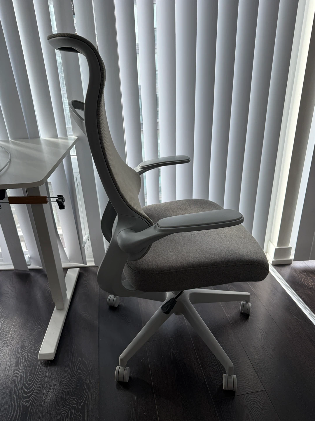 Structube Katie-Mesh Office Chair with Armrests - photo 4