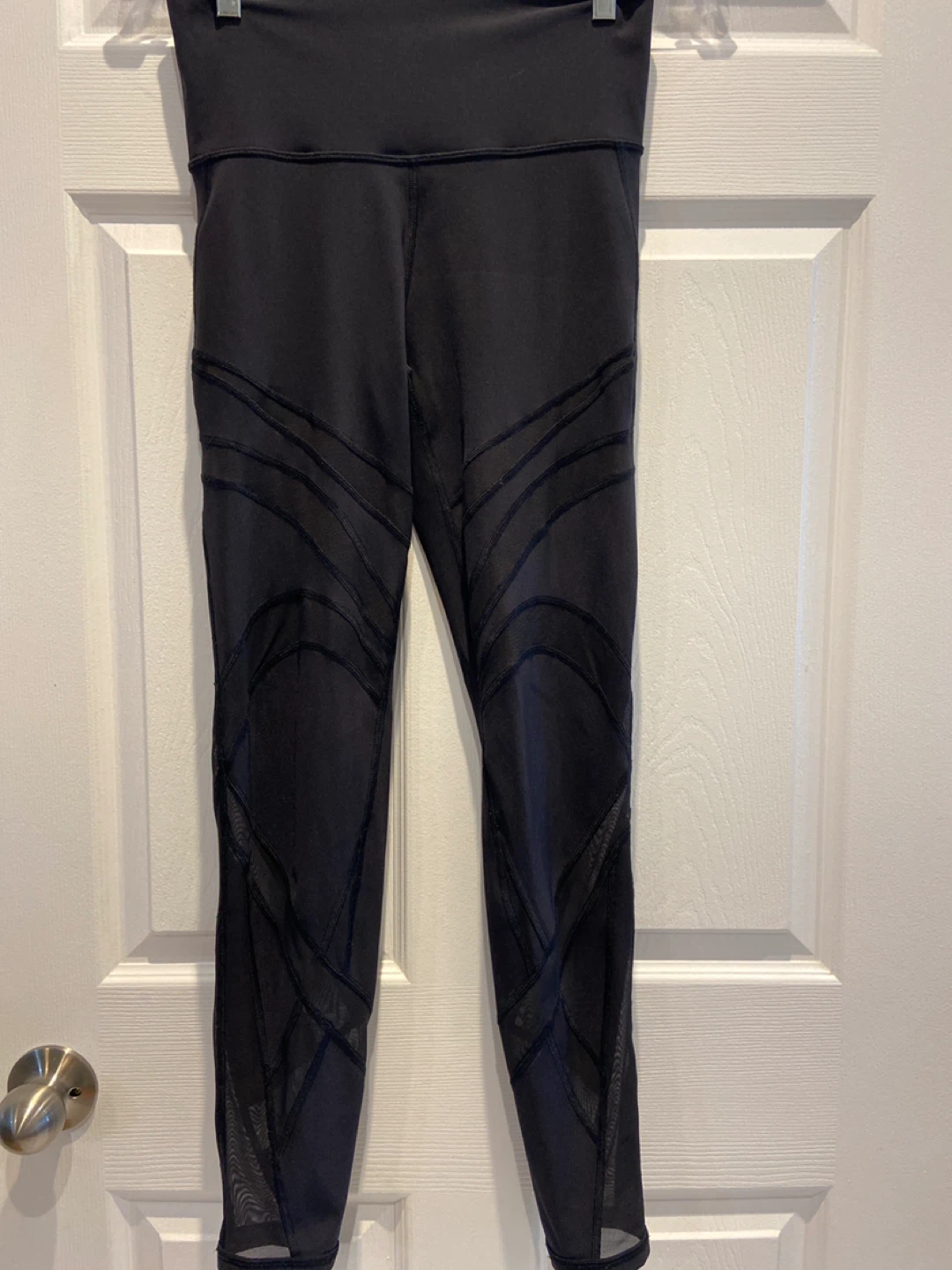 Lululemon Sz8  Mesh Detail Leggings