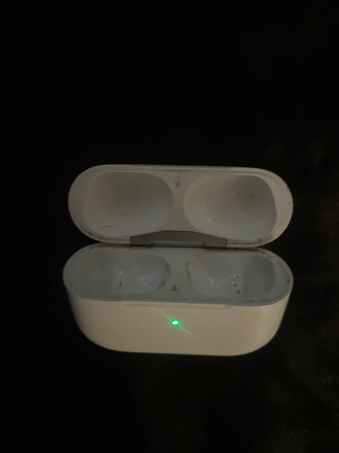 Apple AirPods Pro Charging Case (White) - photo 2