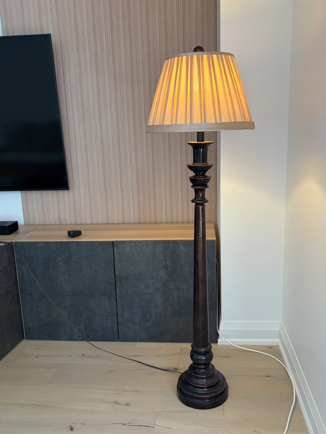 Dark Wood Floor Lamp with Pleated Shade - photo 5