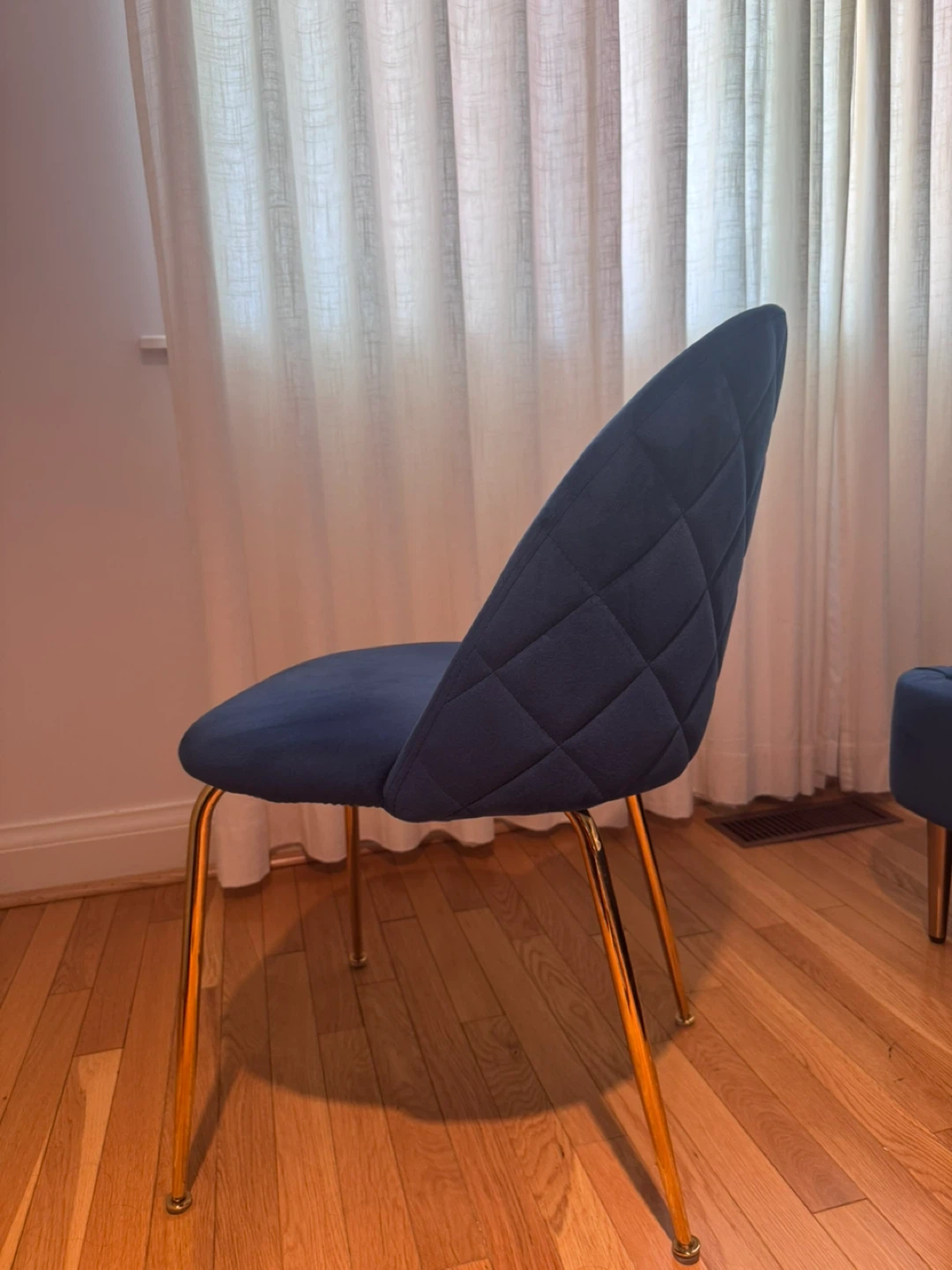 King Meredith bed frame and a chair - photo 4