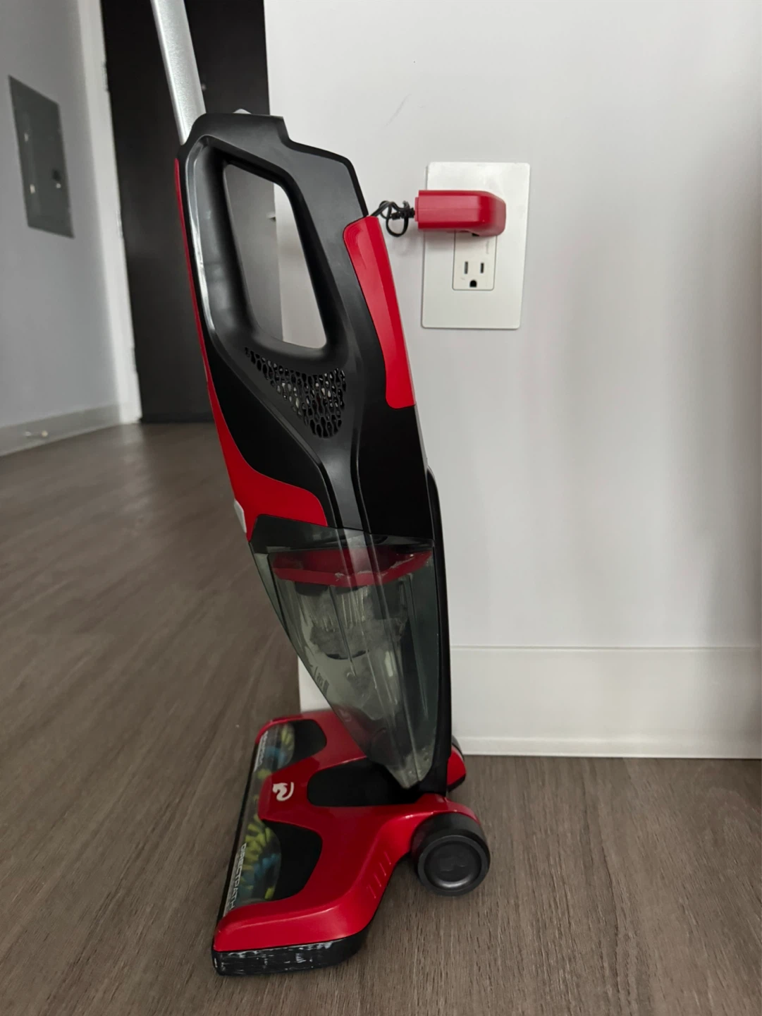 Rechargeable Vacuum Cleaner - photo 4