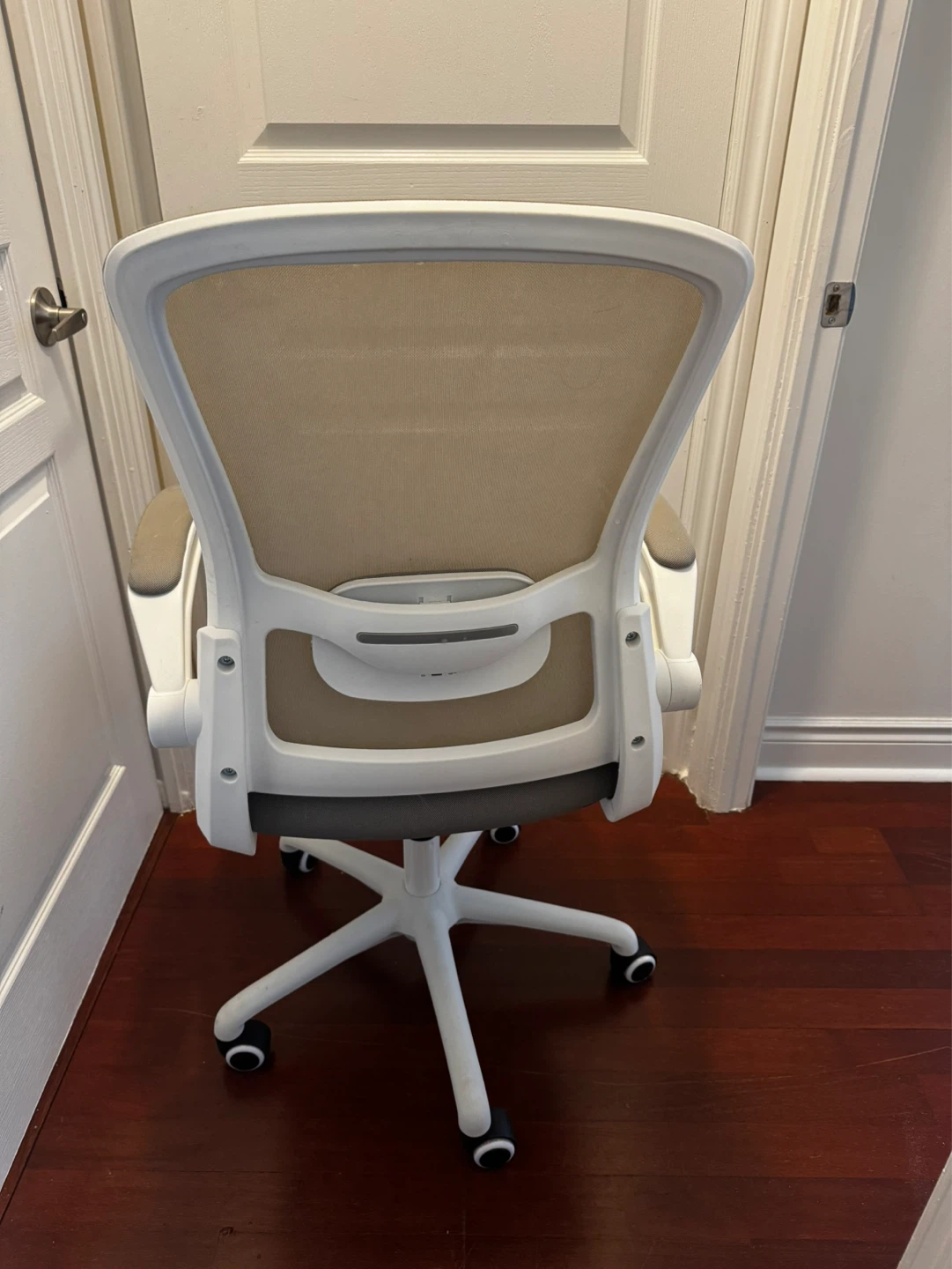 Ergonomic Mesh Office Chair - photo 3