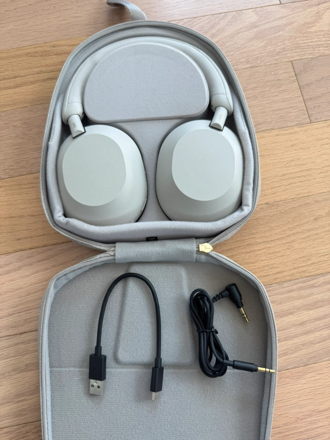 Sony WH-1000XM5 Headphones - photo 2