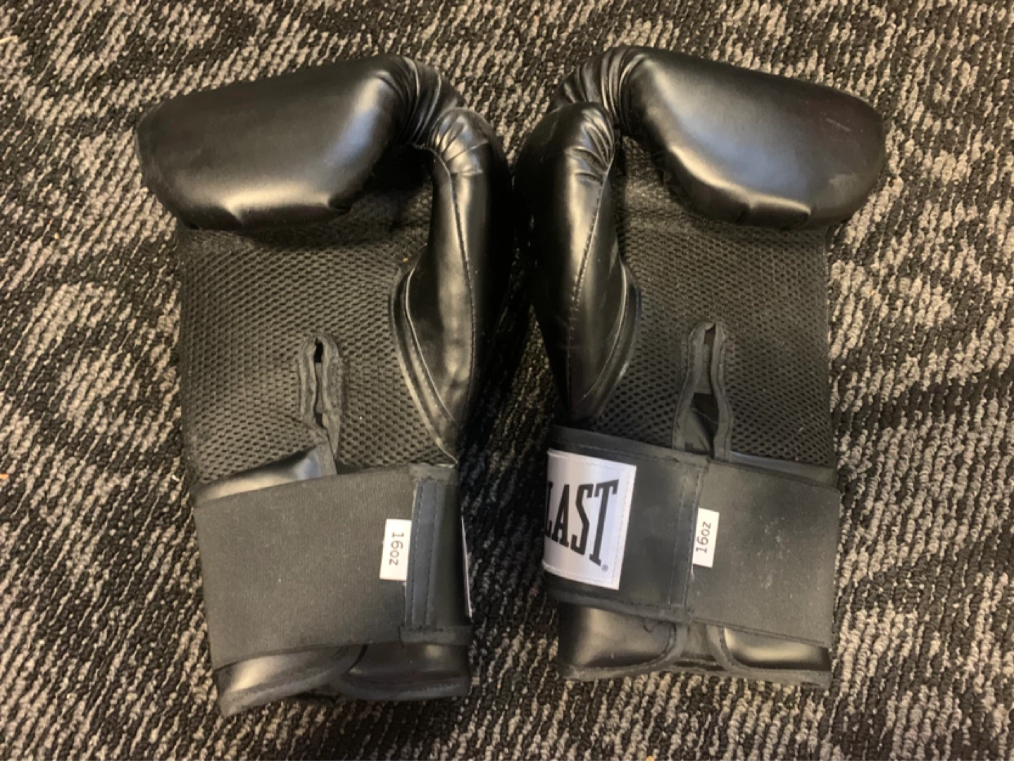 Everlast Boxing Gloves - 16oz - photo 2