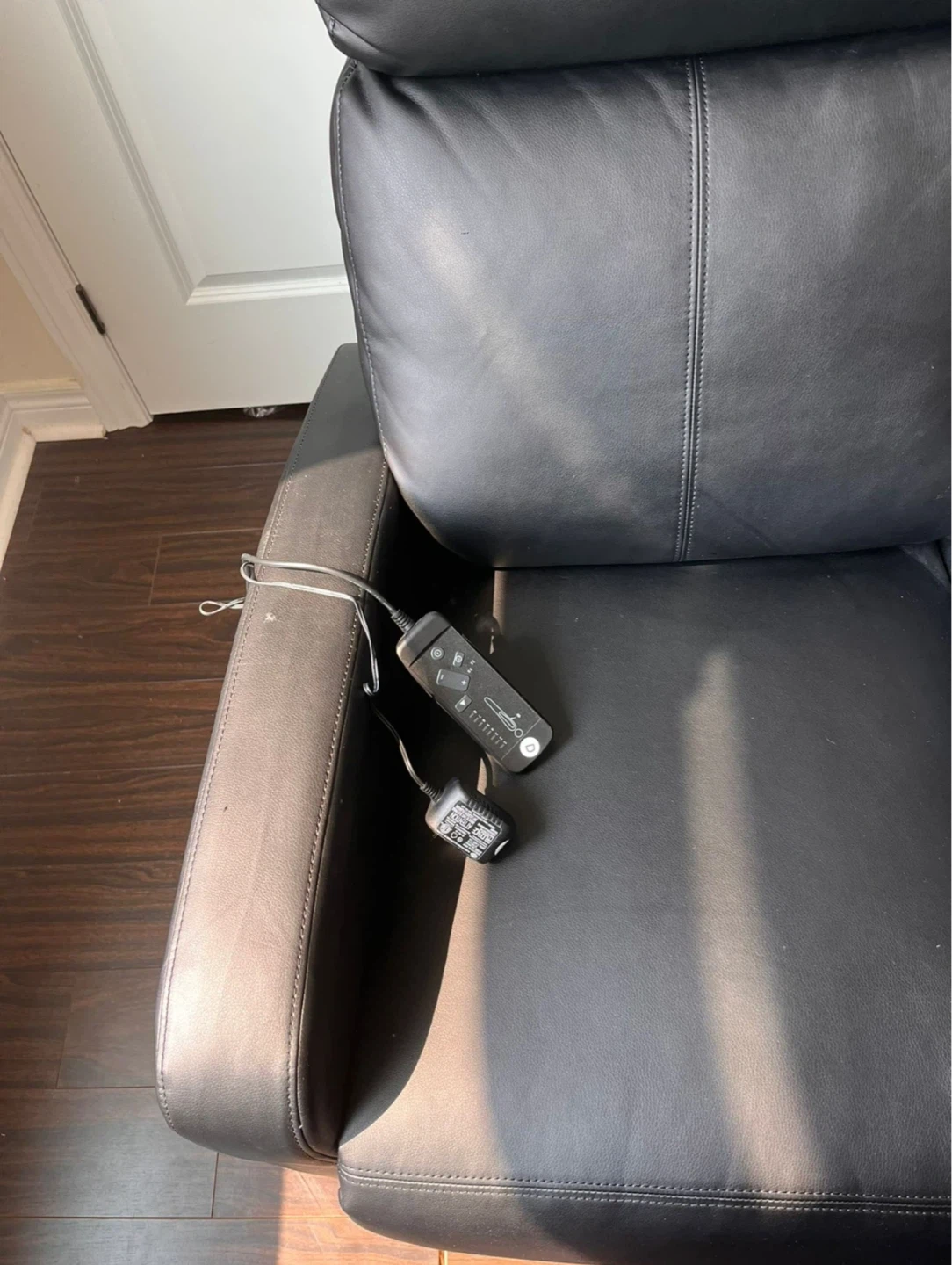 Black Leather Recliner Chair - photo 2