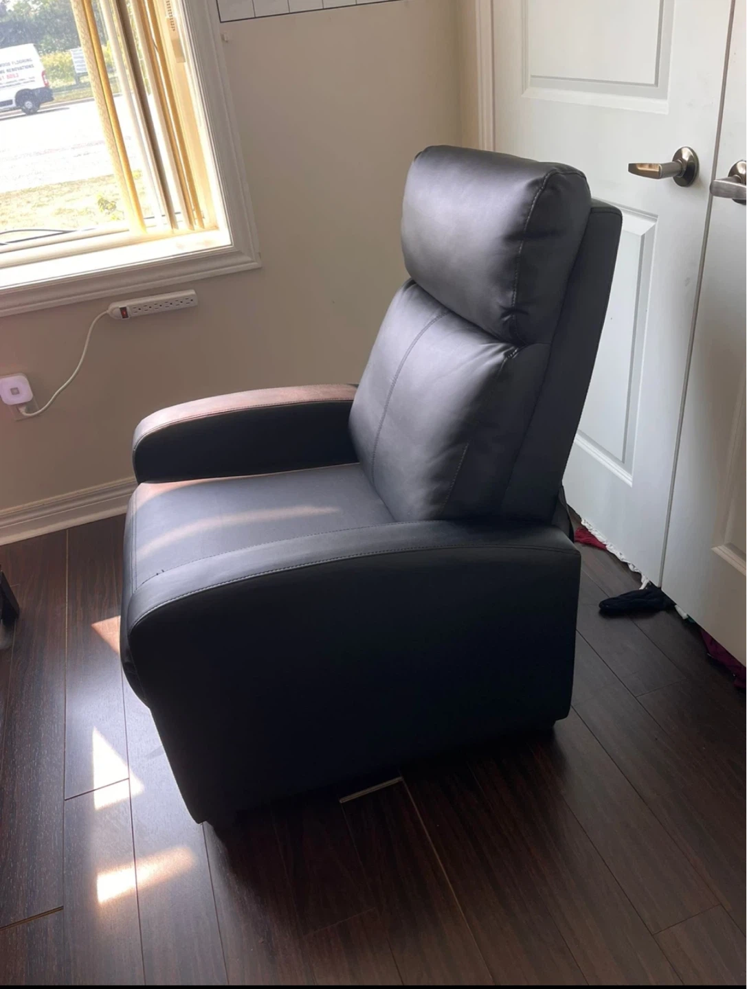 Black Leather Recliner Chair - photo 3