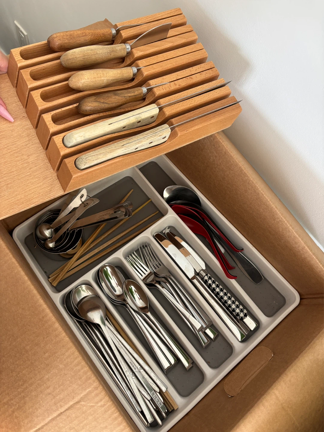 Wooden Cutlery Organizer & Utensil Set