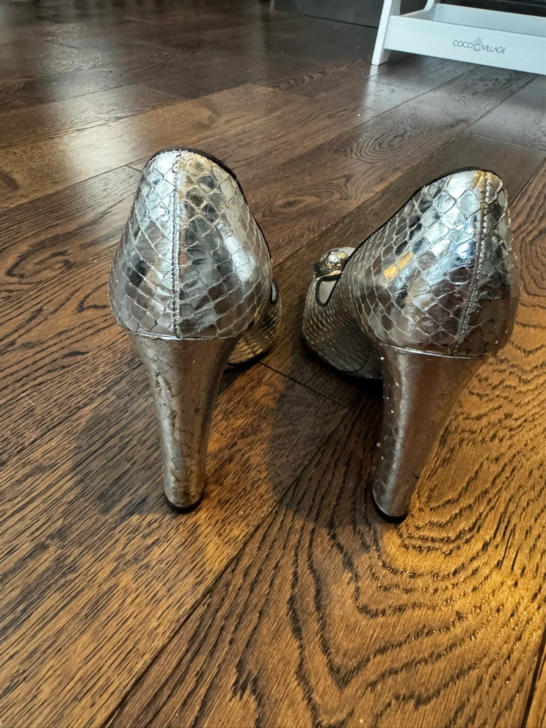 Dolce & Gabbana 38.5 Silver Snake Print Heels - photo 4