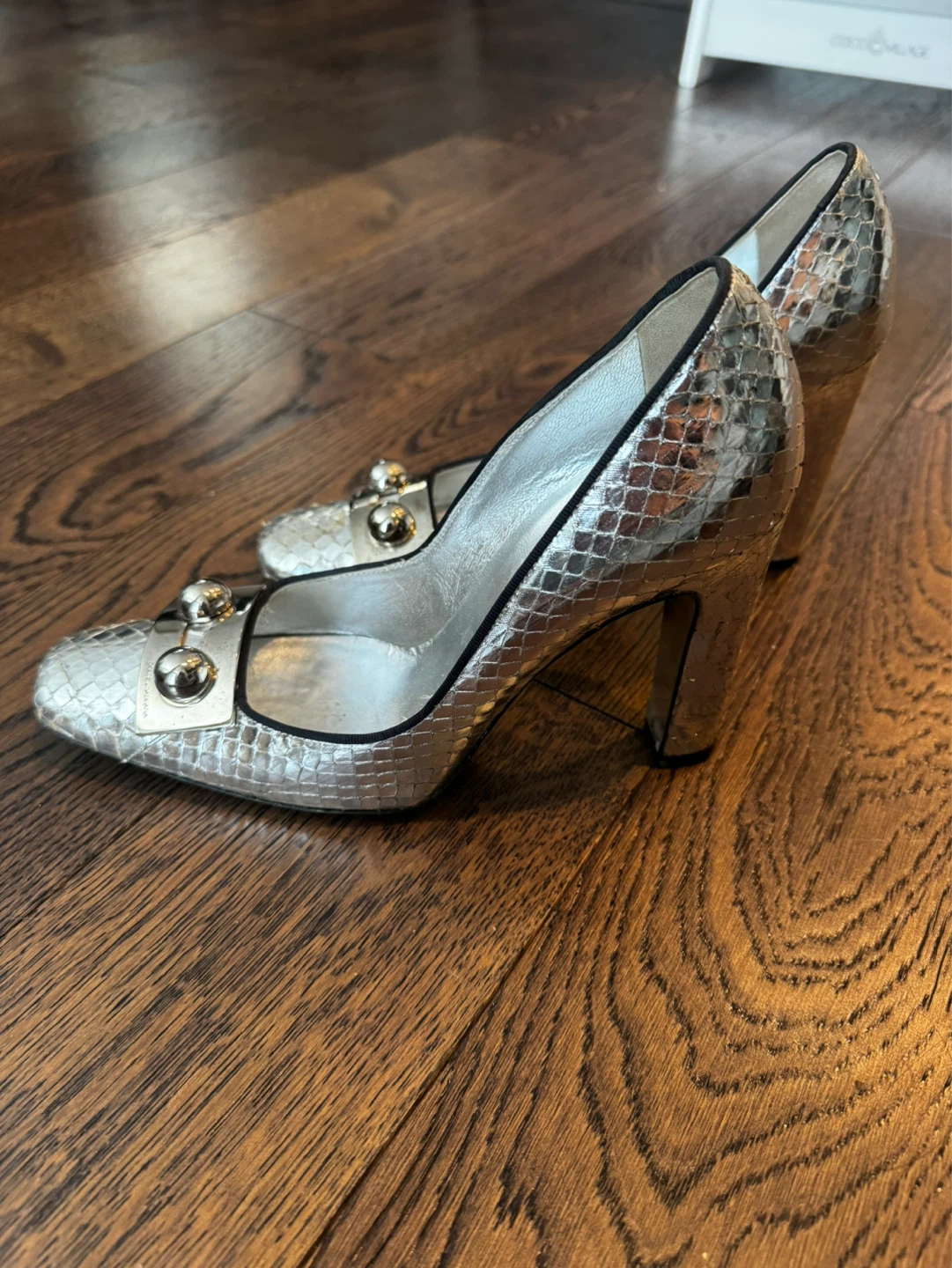 Dolce & Gabbana 38.5 Silver Snake Print Heels - photo 3