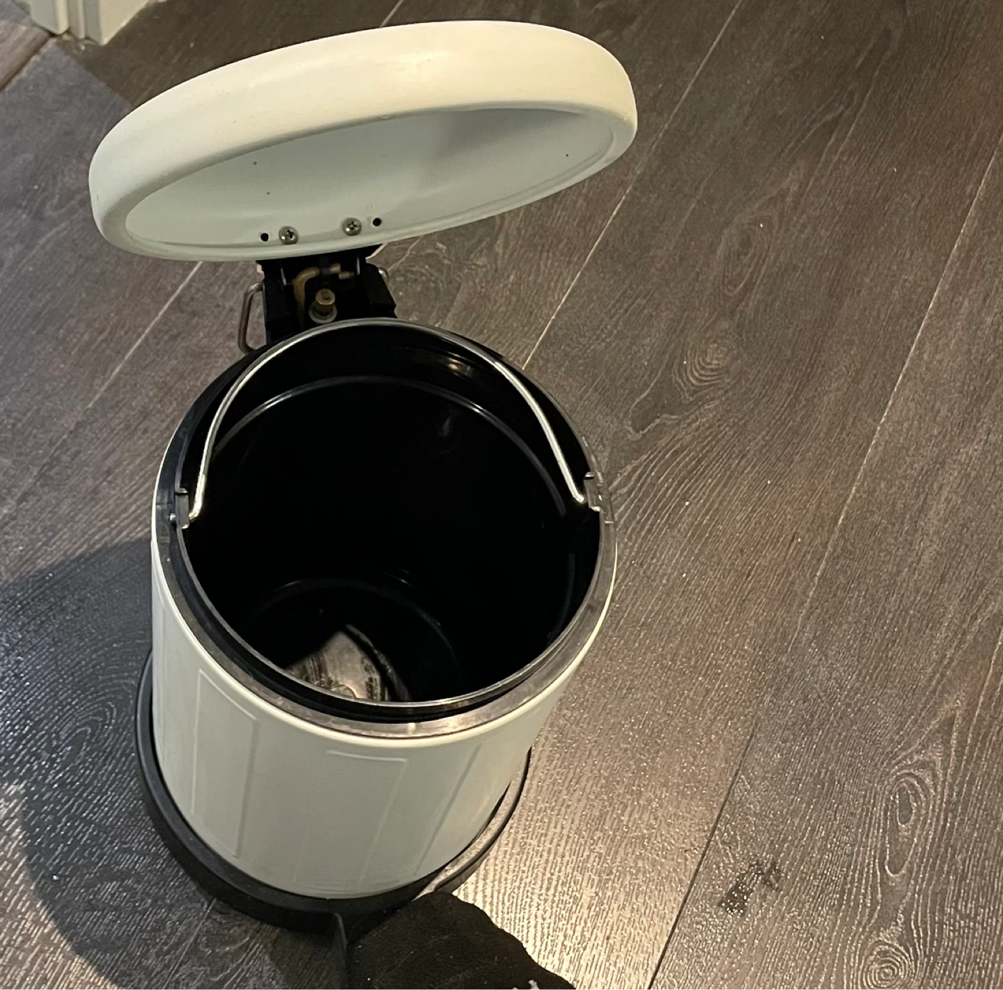 Modern Step Can Garbage Bin - Perfect Condition! - photo 2