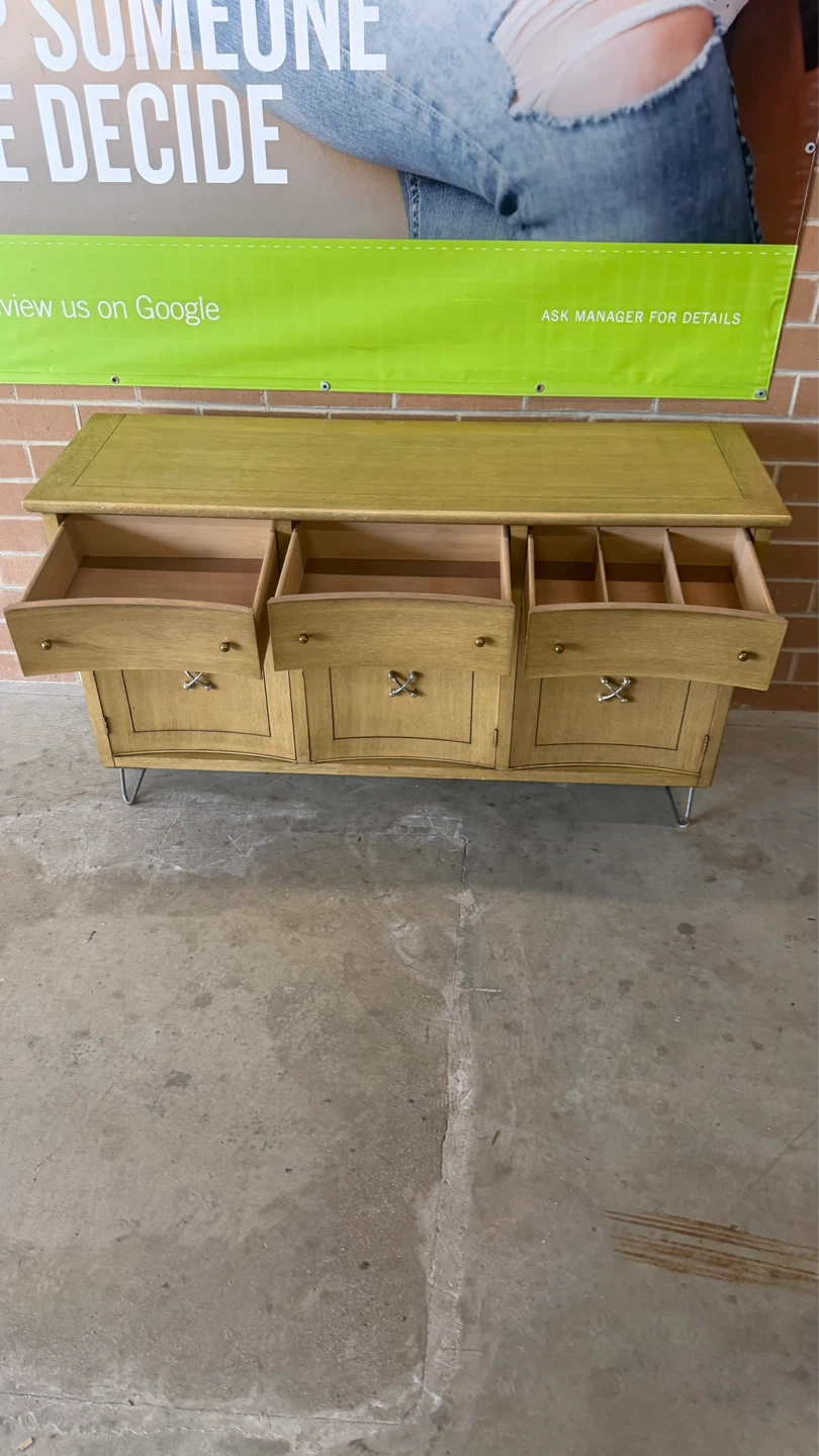 Bernhardt Wood Sideboard with 3 Doors and 3 Drawers - photo 4