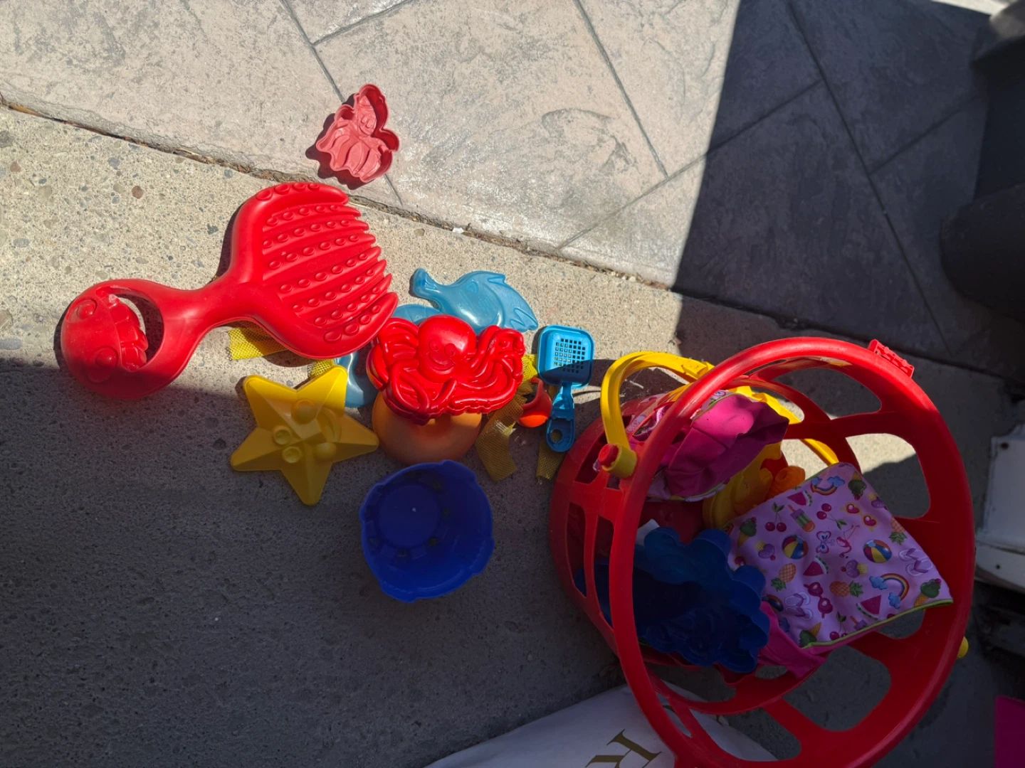 Beach Toy Set with Bucket and Molds - photo 2