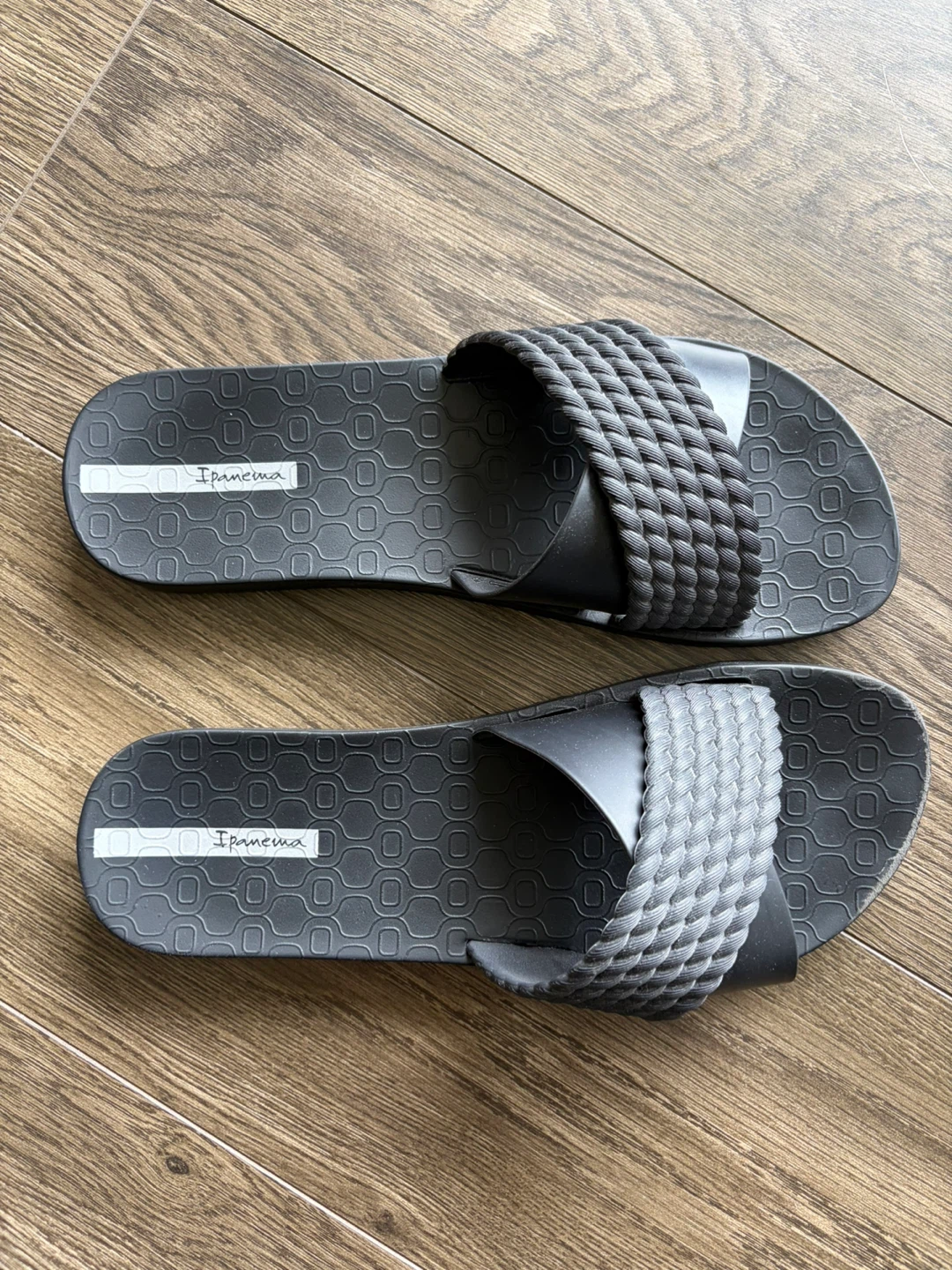Ipanema Flip Flops - Size 10