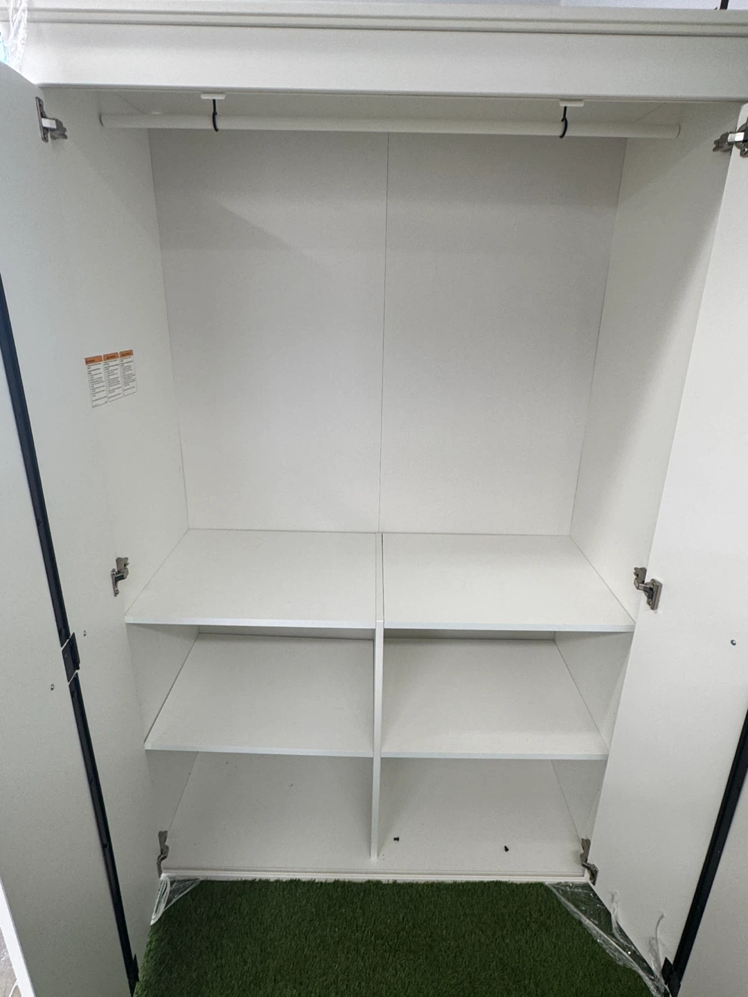 White wardrobe - MUST GO TODAY - photo 2