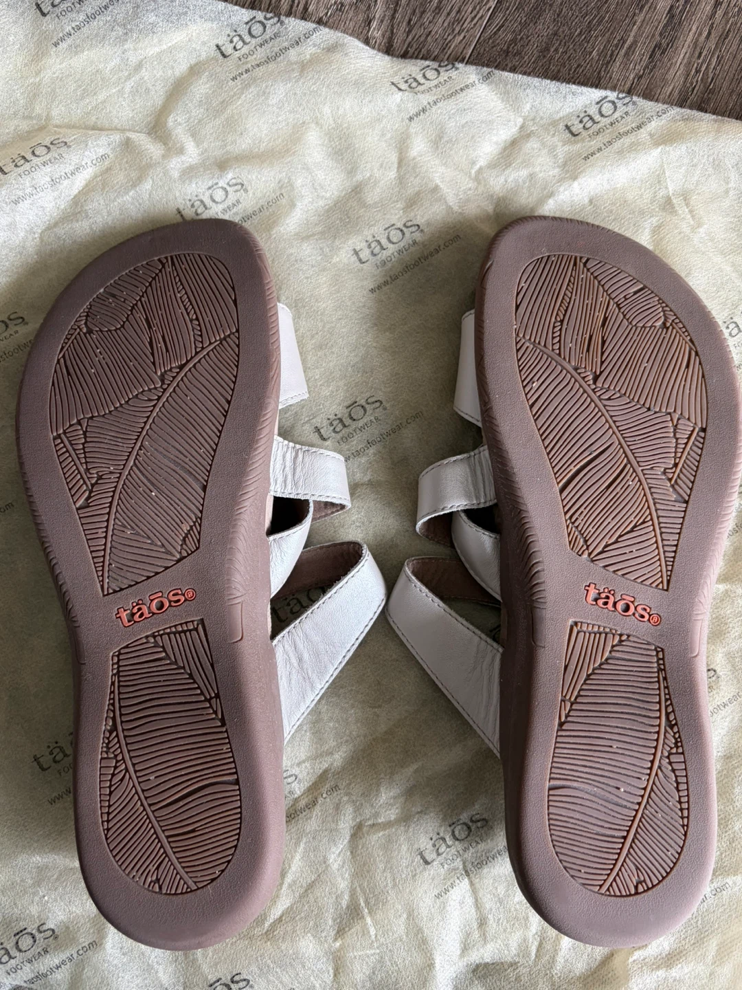 Taos Women's Leather Sandals Size 10 - photo 2