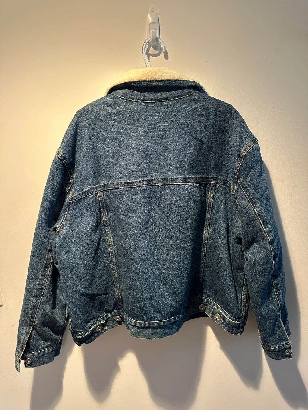 H&M Sherpa-Lined Denim Trucker Jacket - photo 3