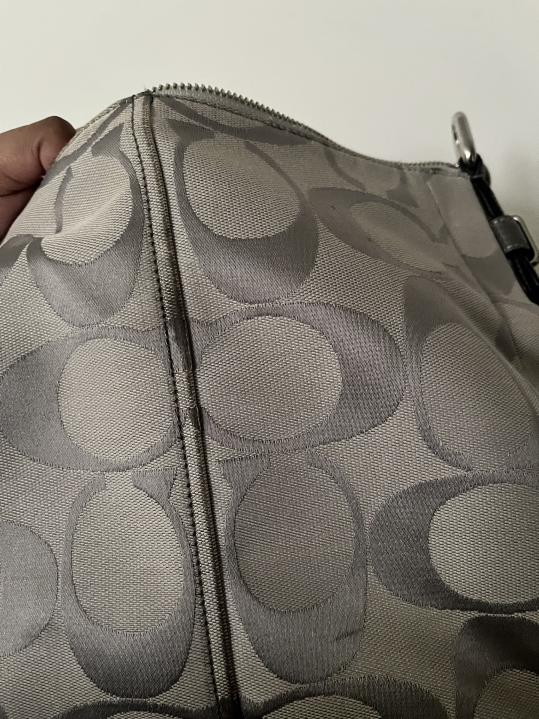 MOVING OUT SALE! - Coach Signature Hobo Bag - photo 3