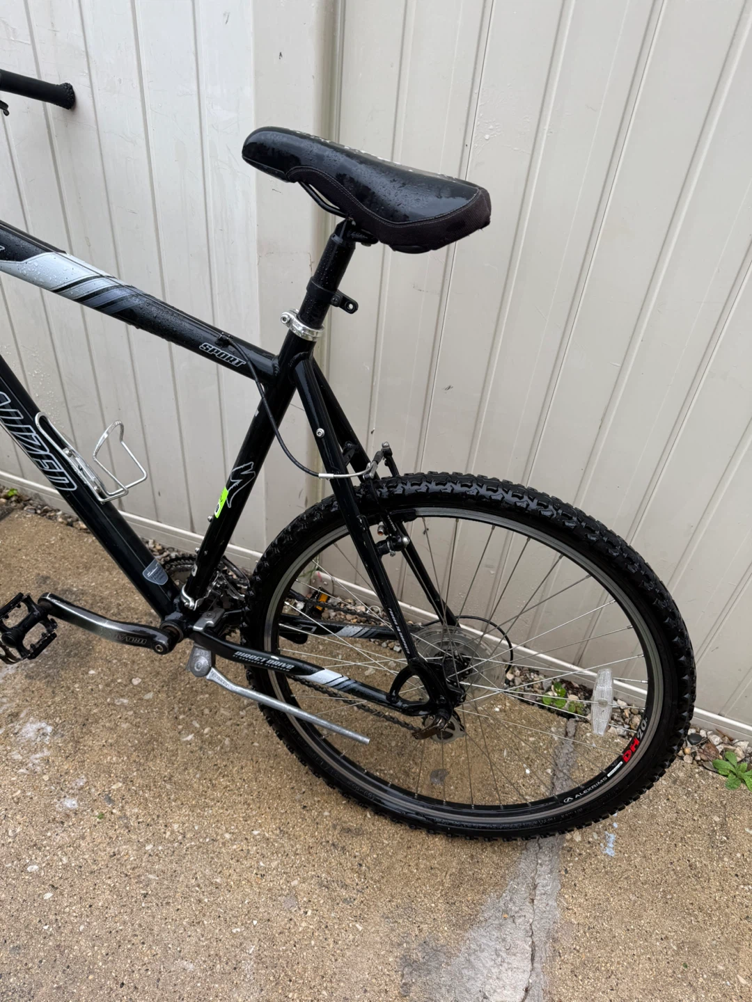 Specialized Rockhopper Mountain Bike - photo 3