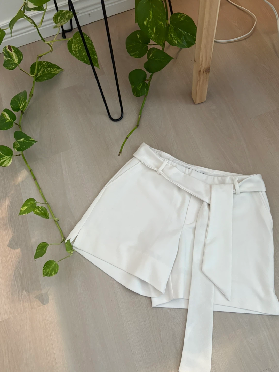 itlm White Belted Shorts
