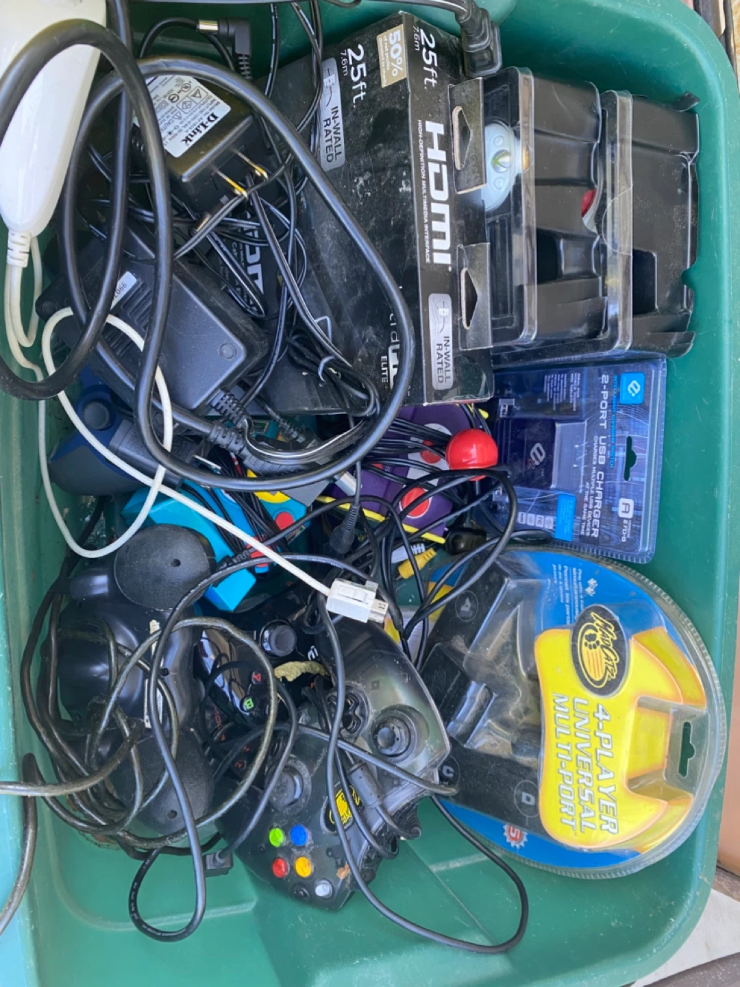 Mad Catz 4-Player Universal Multi-Port Adapter & Controllers
