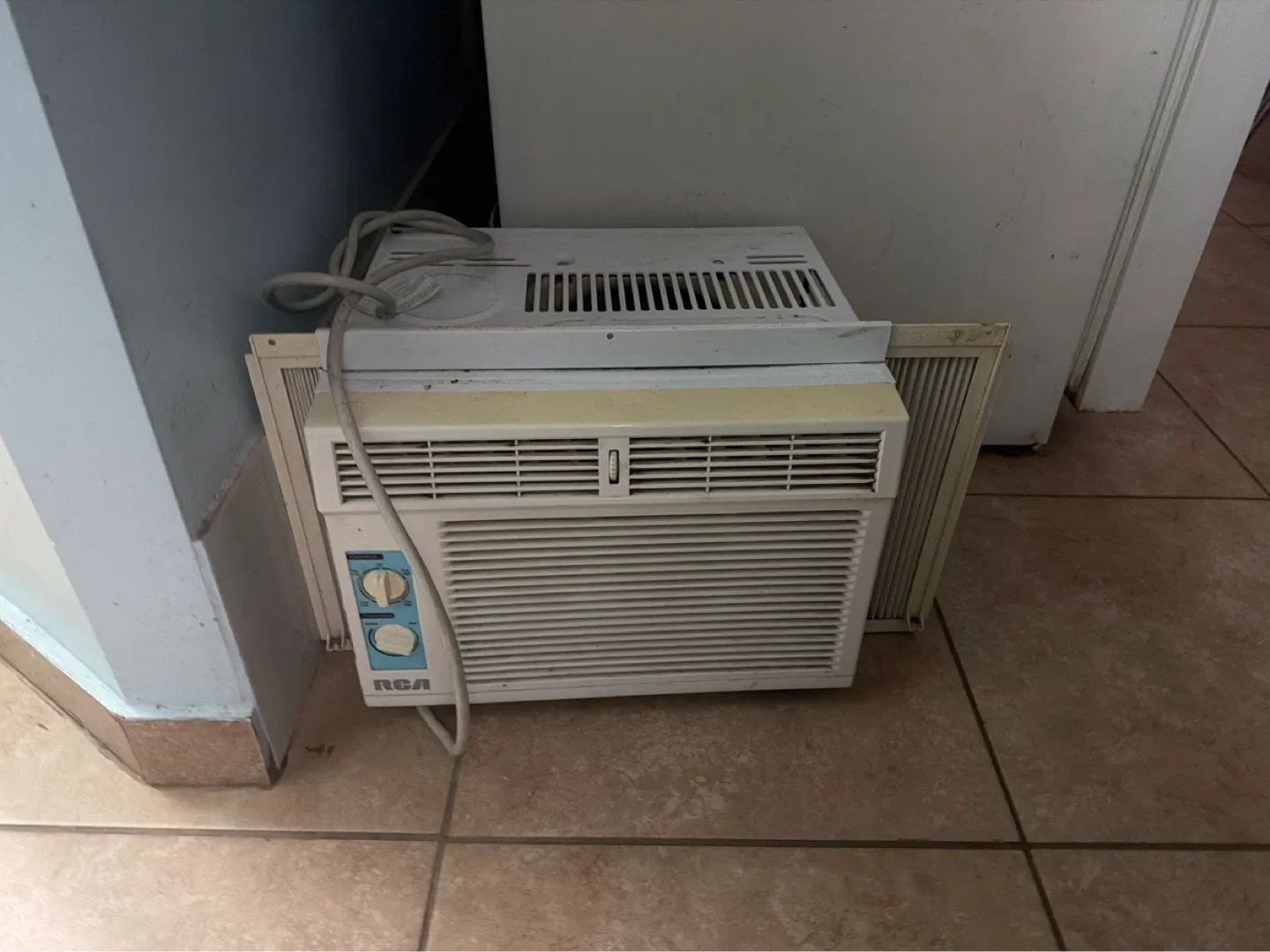 RCA Window Air Conditioner - photo 2