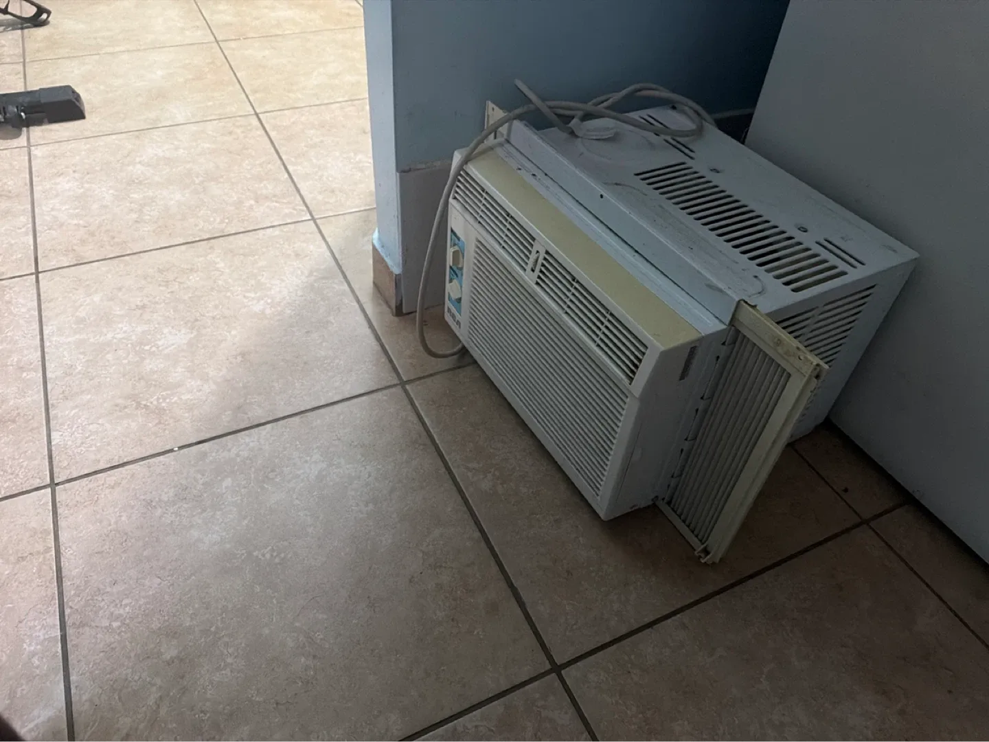 RCA Window Air Conditioner - photo 3