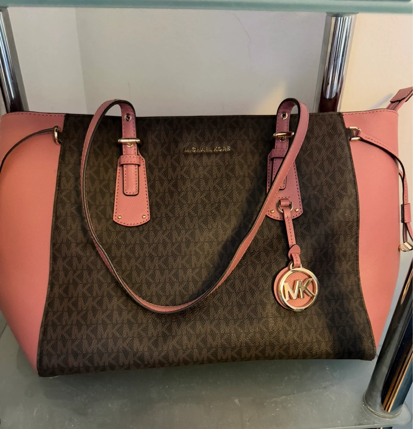 Beautiful Michael Kors handbags in mint (excellent condition) - photo 3