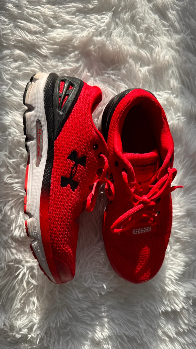 Red Under Armour Charged Running Shoes size 9 - photo 3