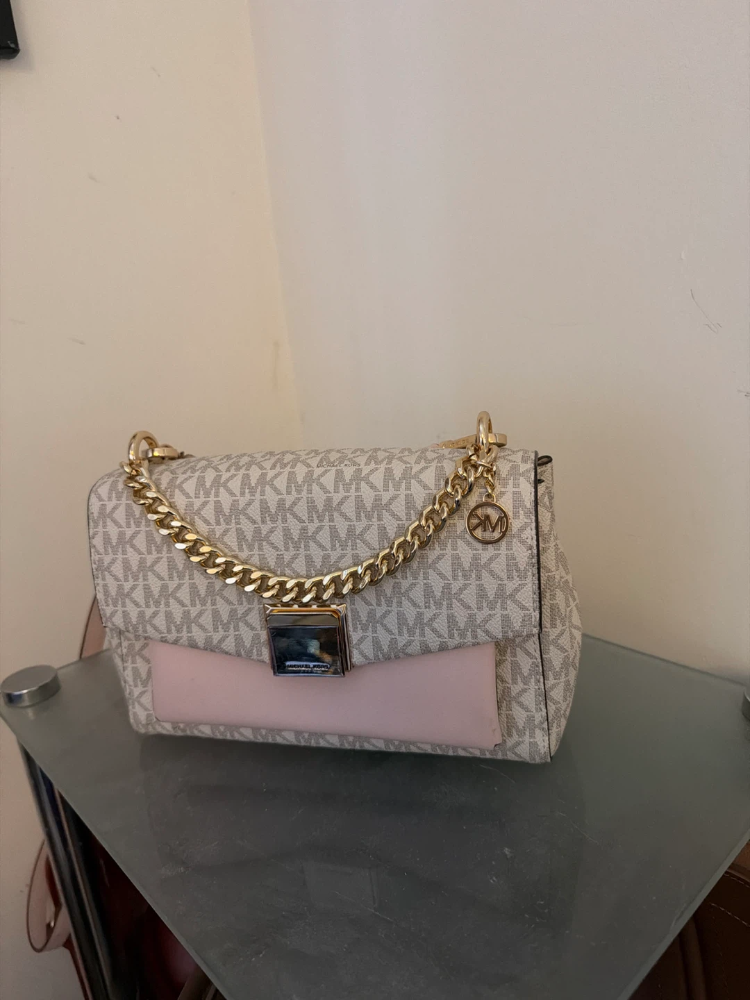 Beautiful Michael Kors handbags in mint (excellent condition) - photo 4
