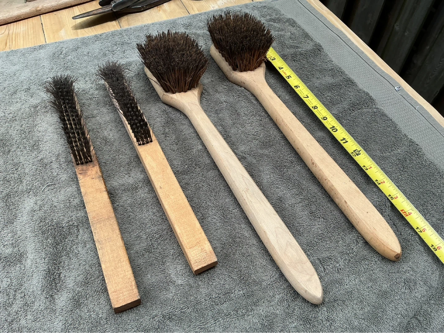 Lot of 4 Wooden Handle Wire Brushes ! - photo 2