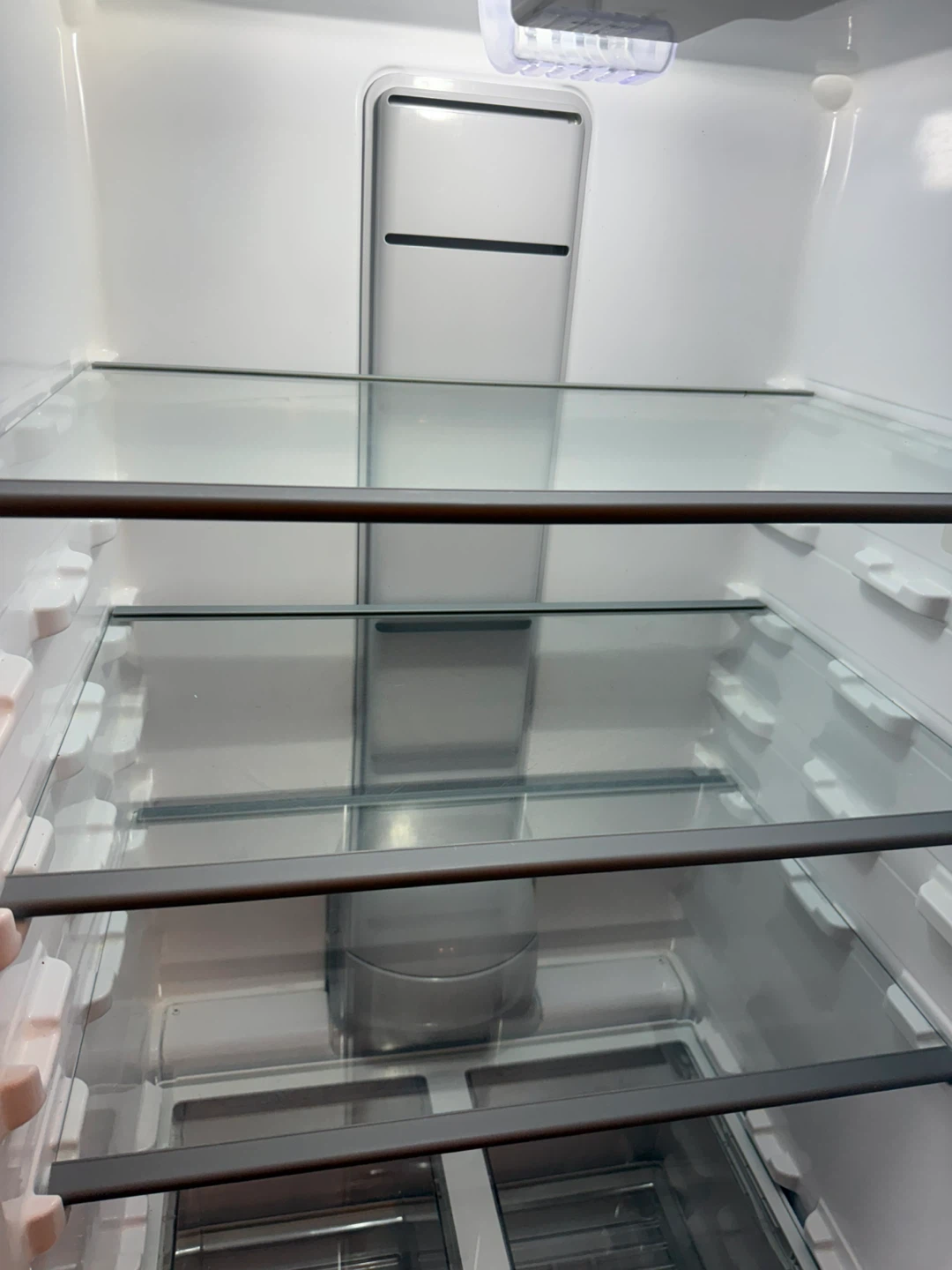 Whirlpool Refrigerator - photo 4