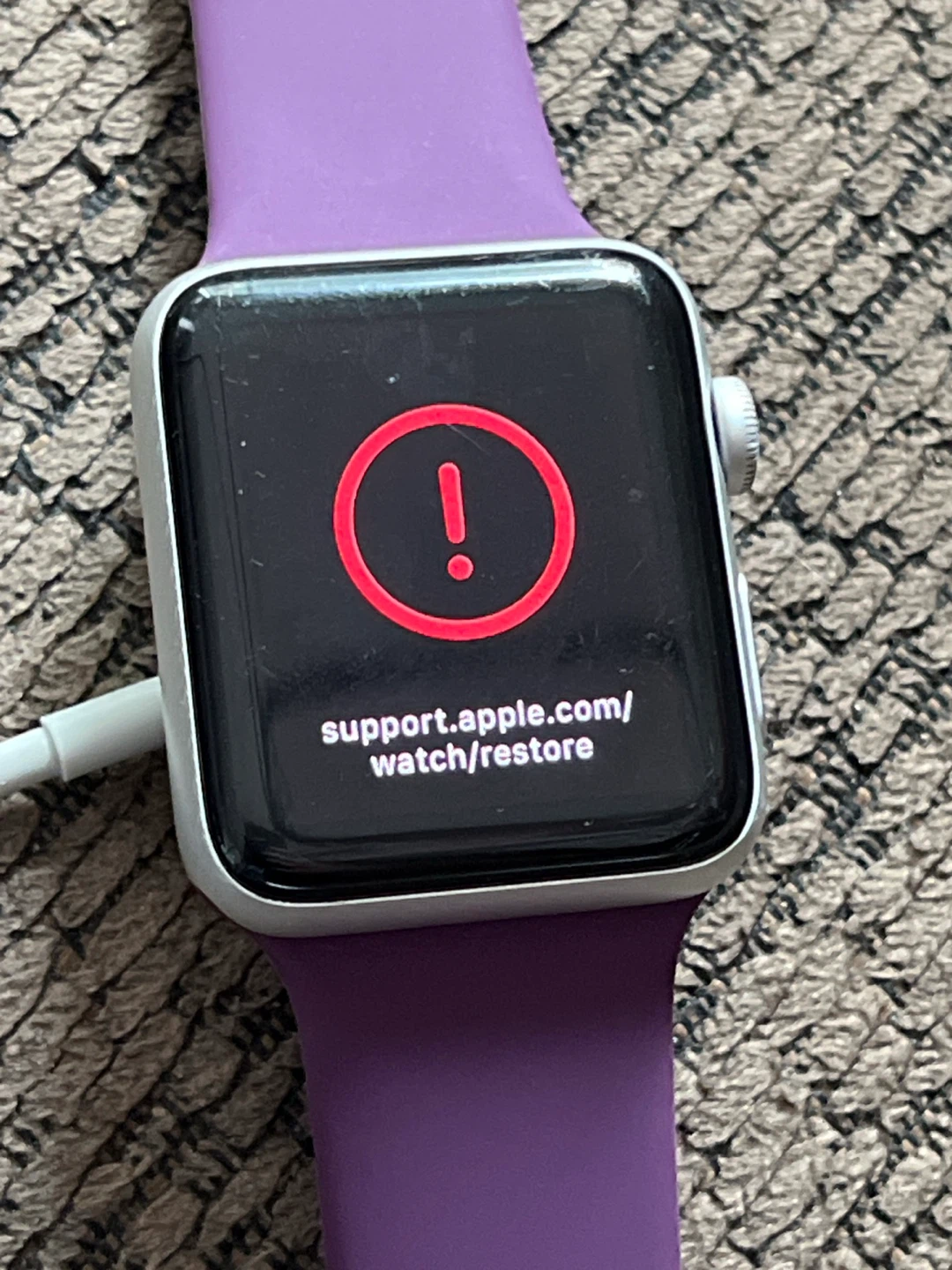 Apple Watch Series 3 42mm  Smartwatch - For Parts - photo 5