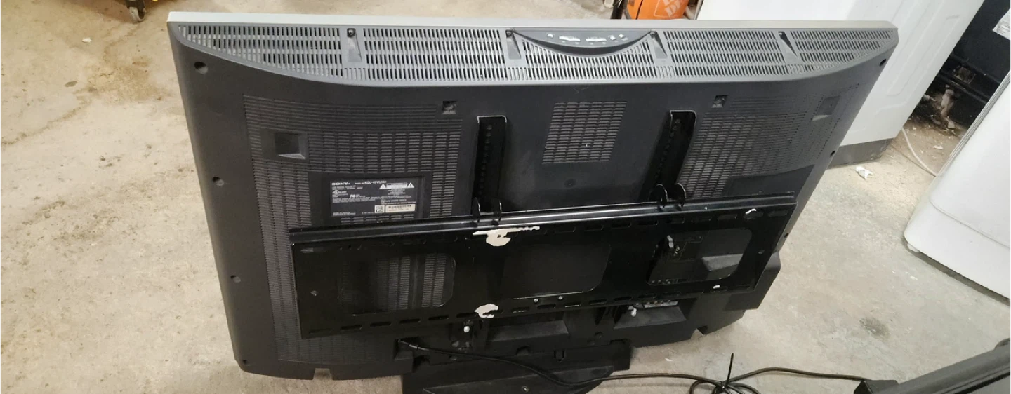 Sony KDL-46VL130 LCD Digital Color TV - photo 2