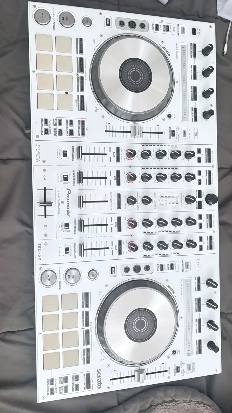 Pioneer DJ DDJ-SX Digital DJ Controller - photo 3