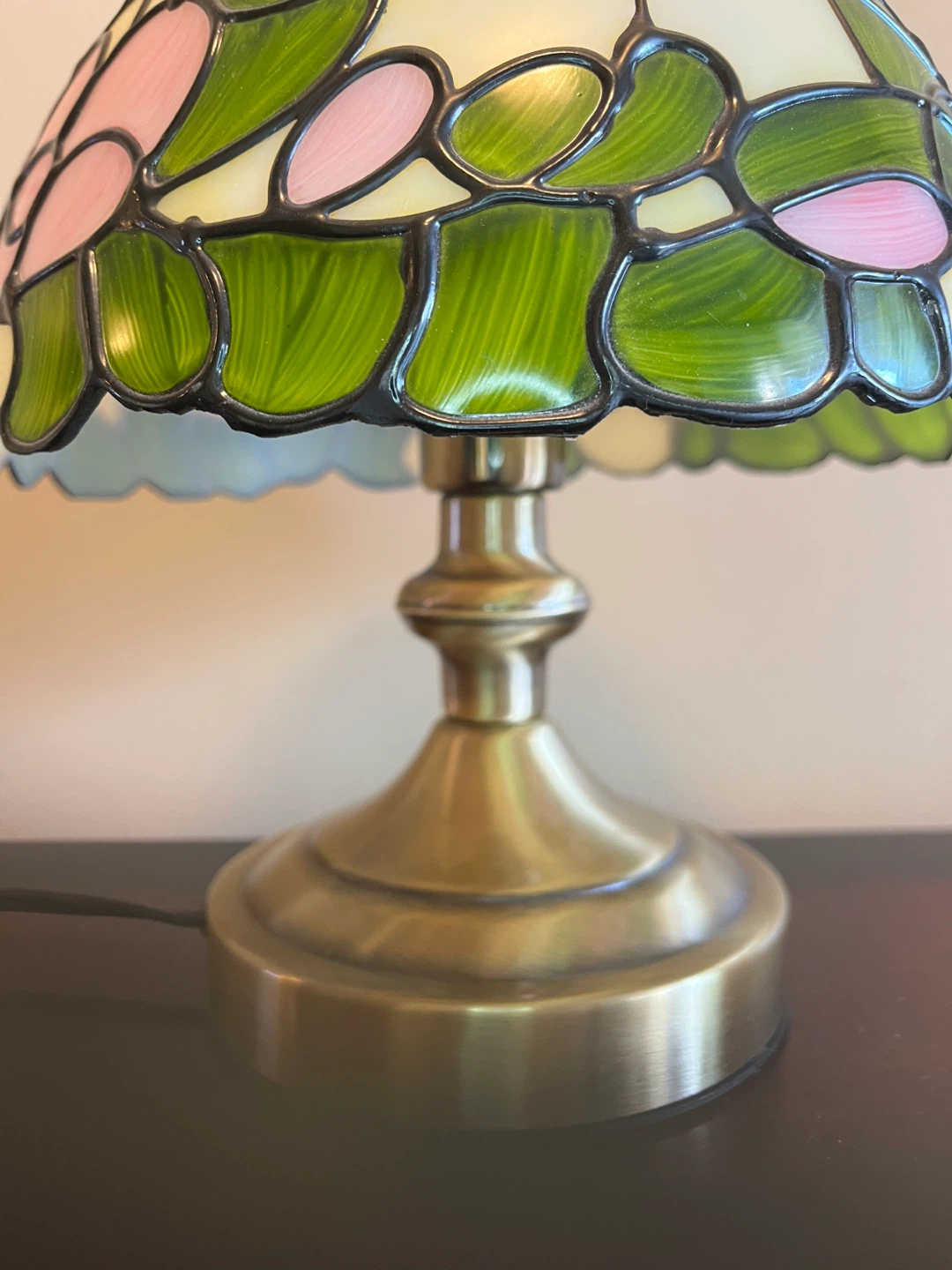 A Tiffany style stained glass look  table lamp - photo 4