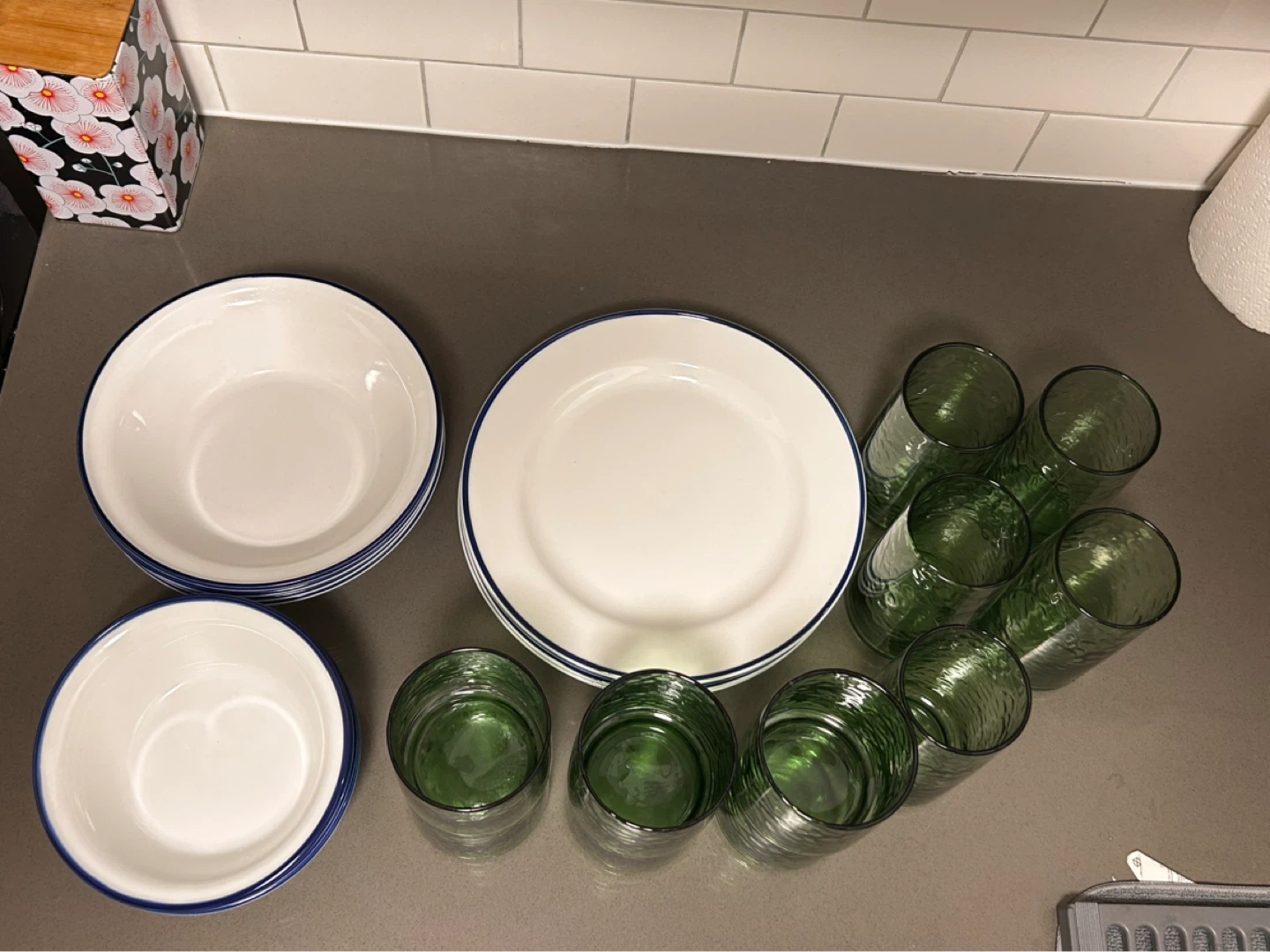 Almost complete plate and bowl + glasses - photo 2