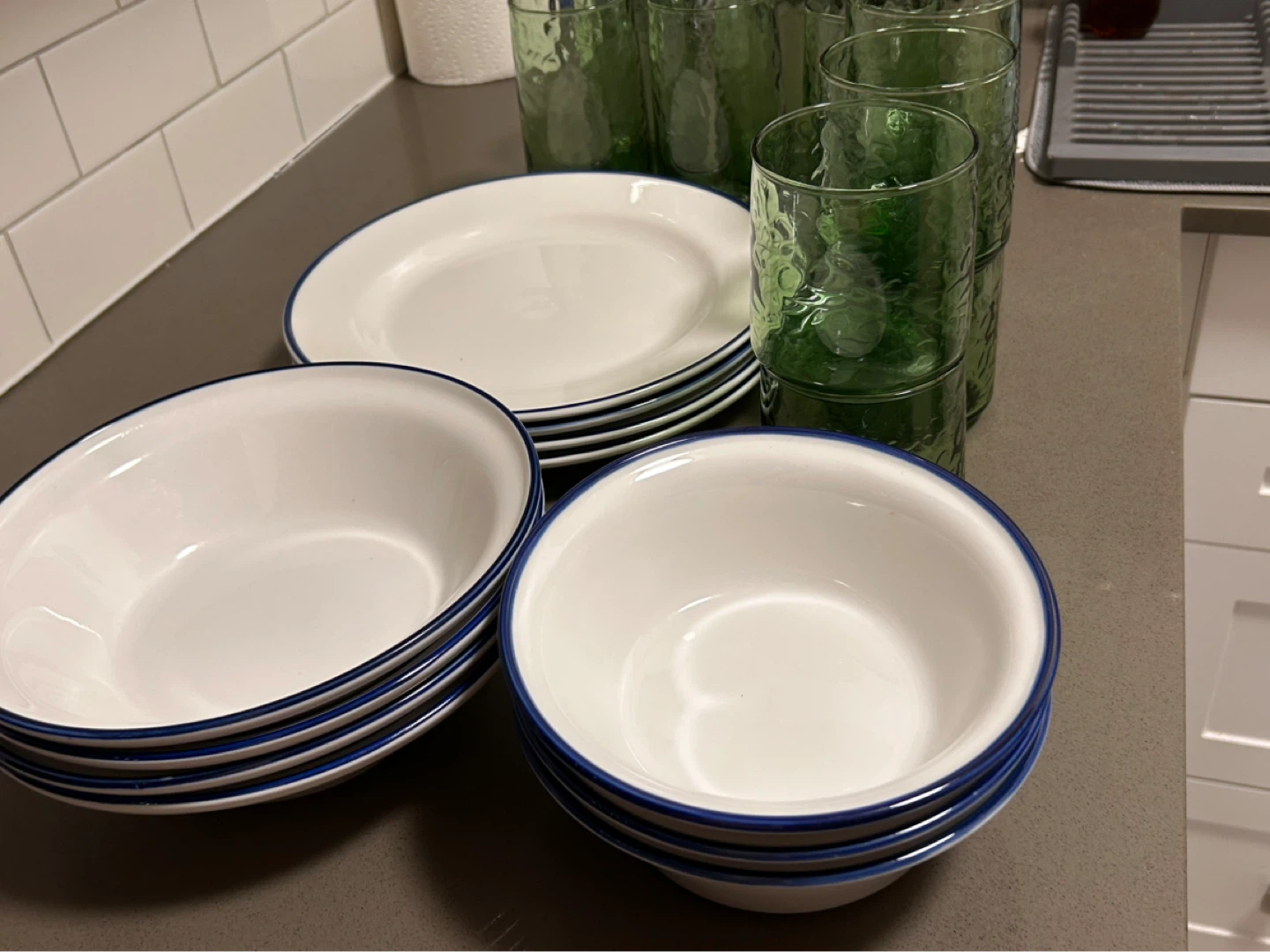 Almost complete plate and bowl + glasses - photo 3